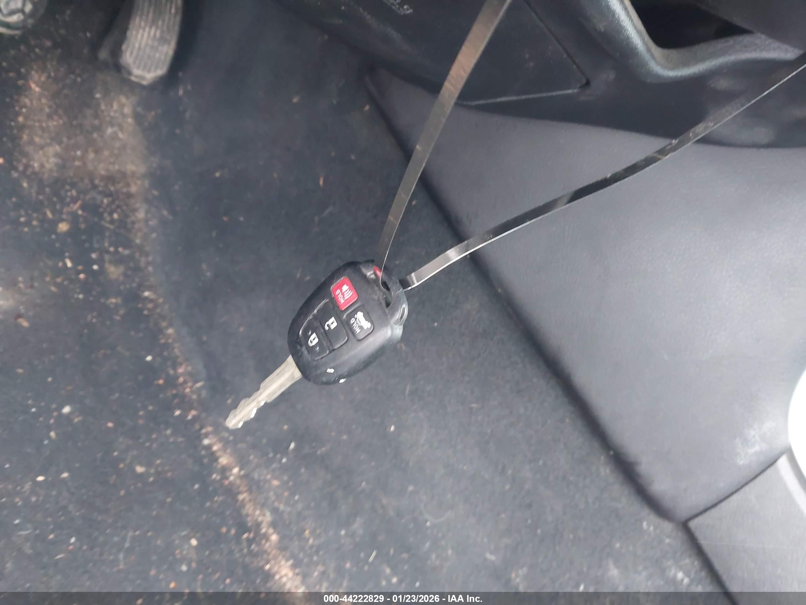 TOYOTA CAMRY image 11