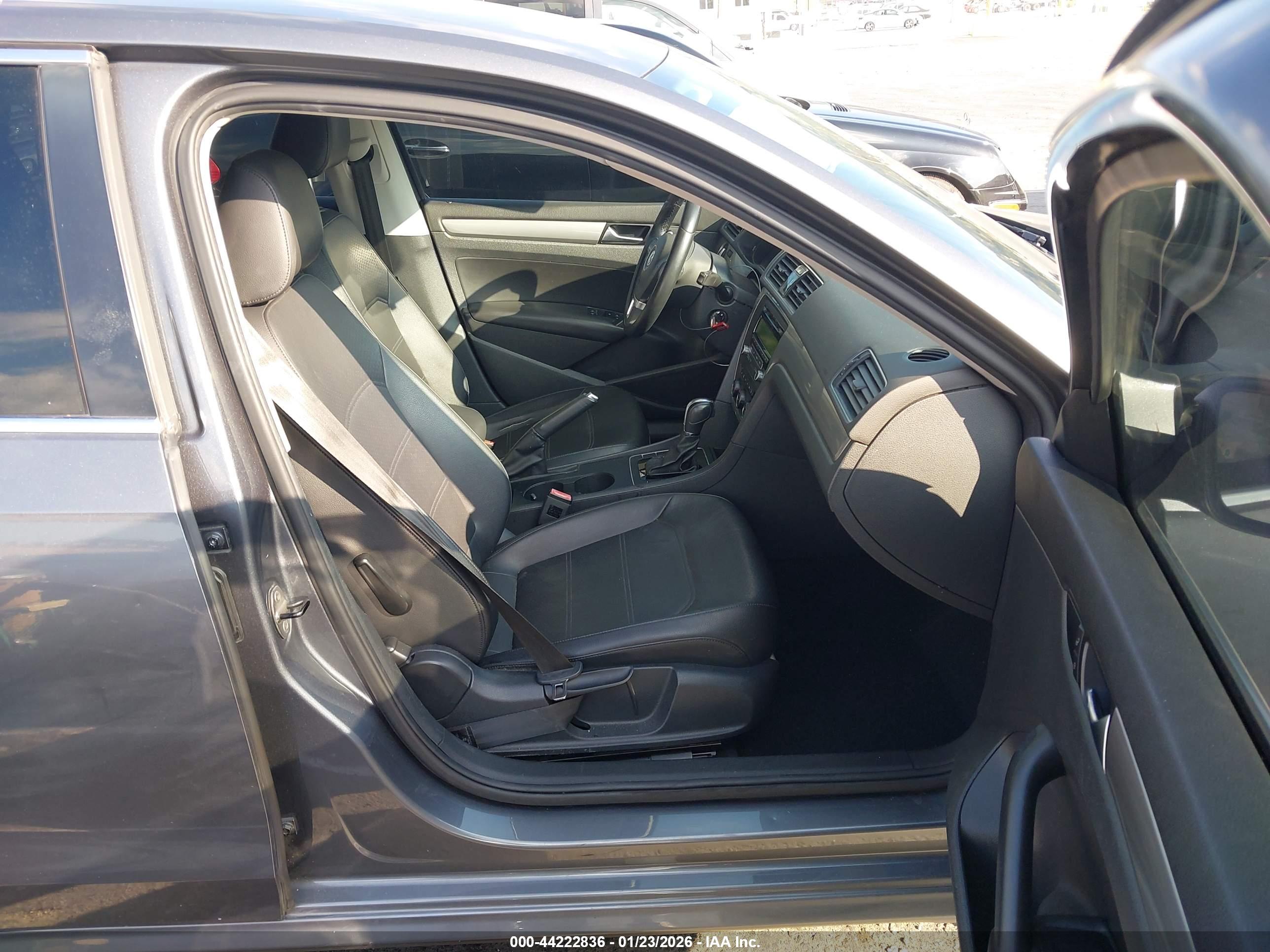 VOLKSWAGEN PASSAT image 5