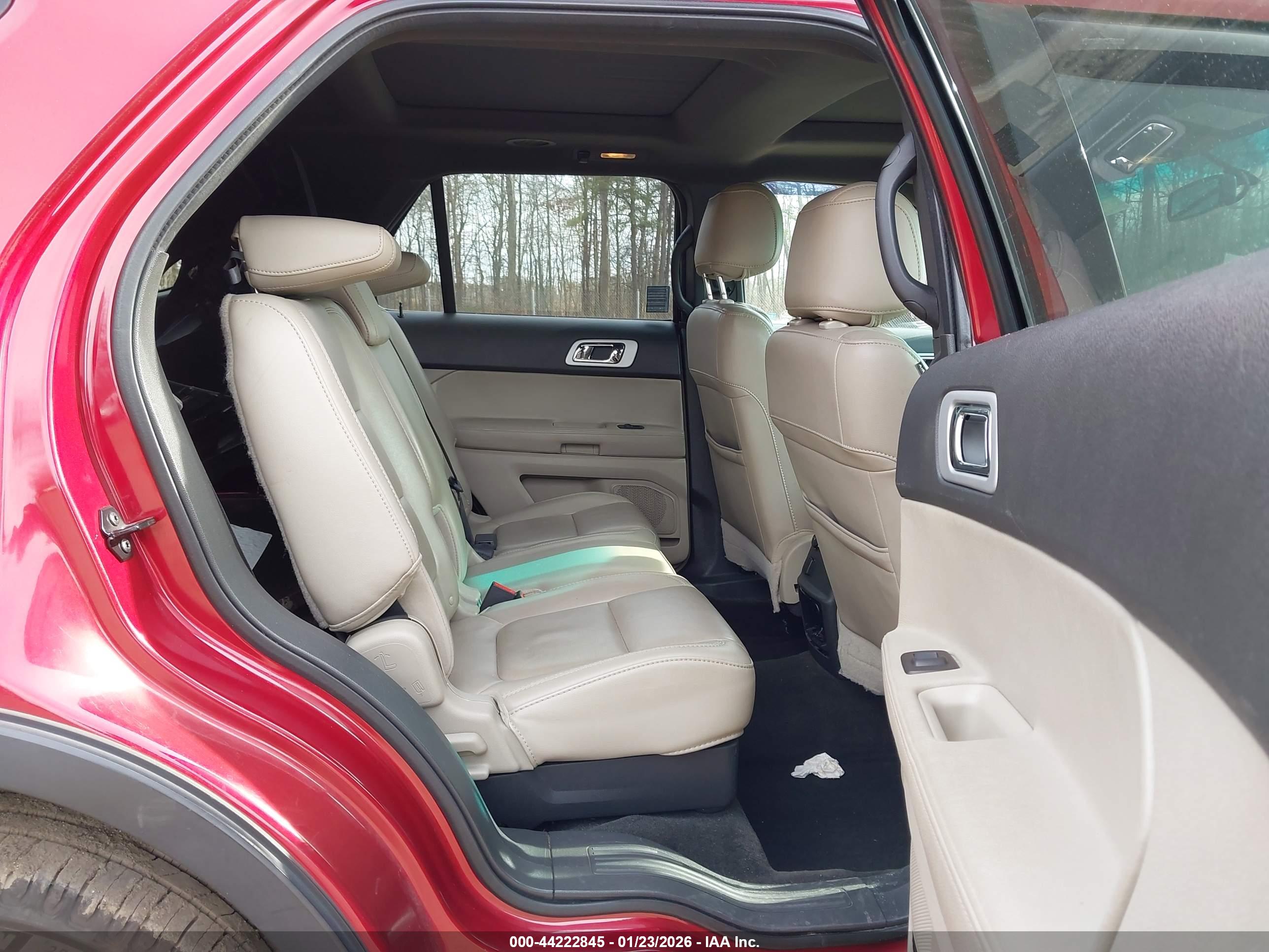 FORD EXPLORER image 8