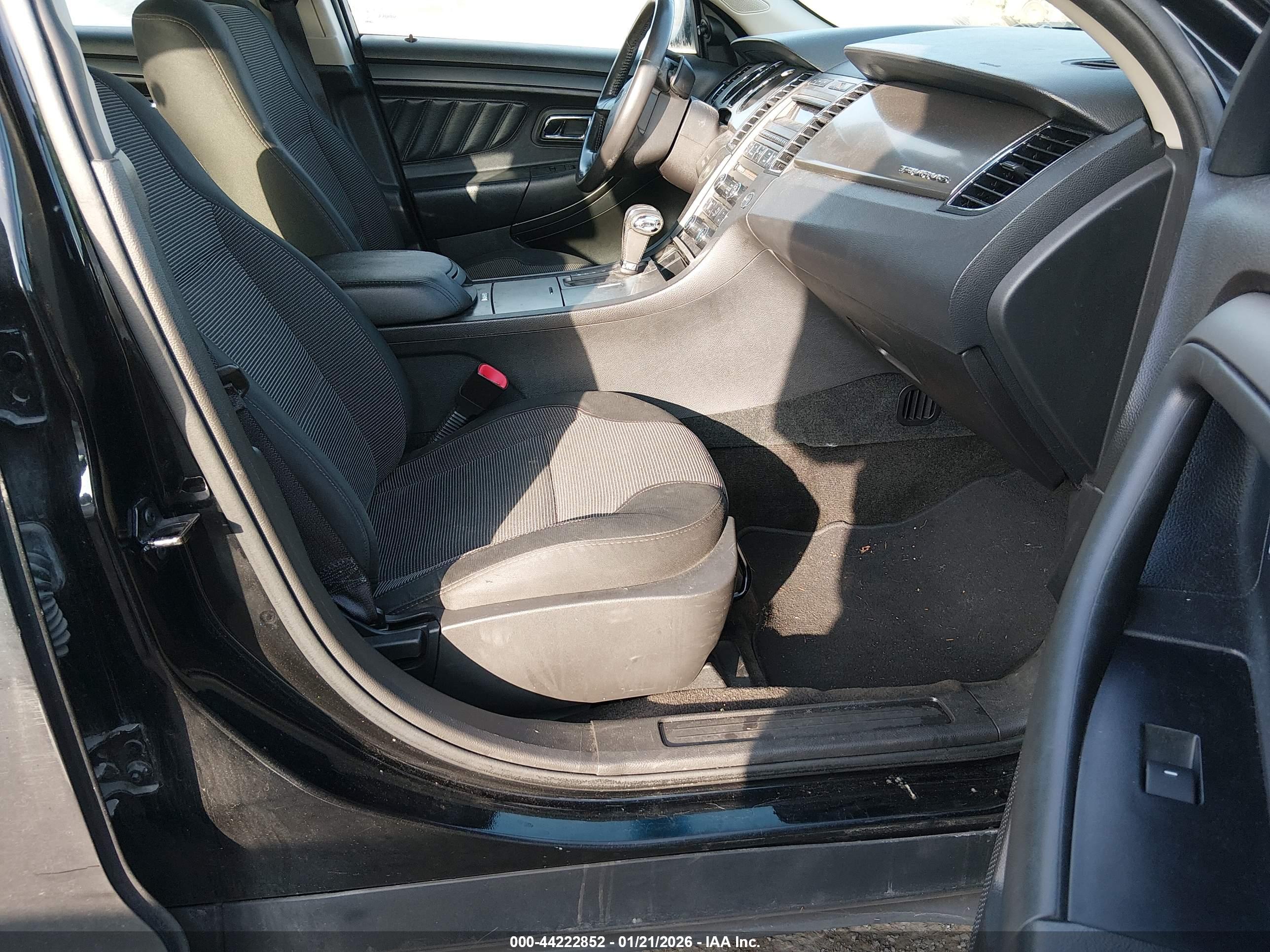 FORD TAURUS image 5