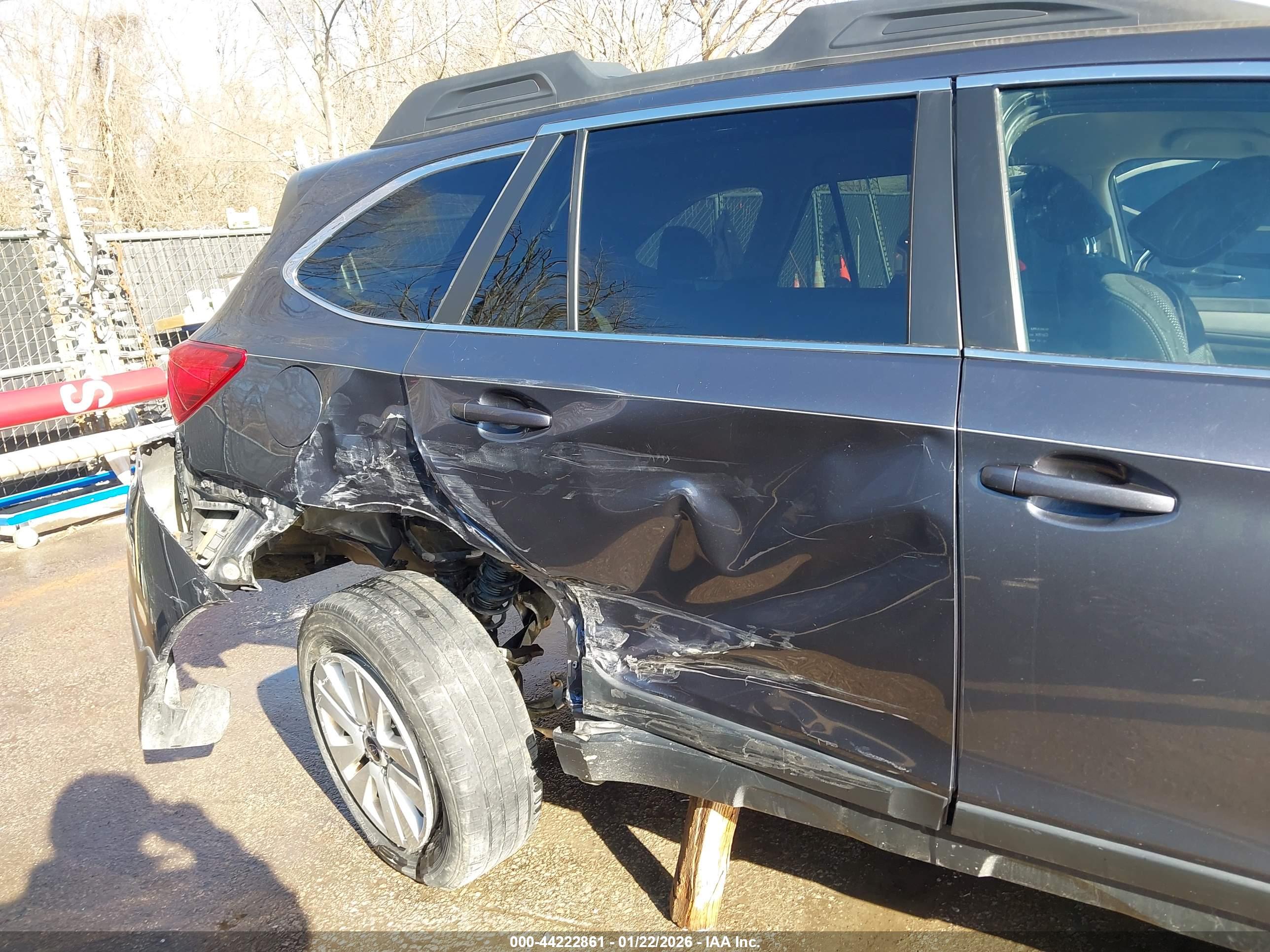 SUBARU OUTBACK image 6
