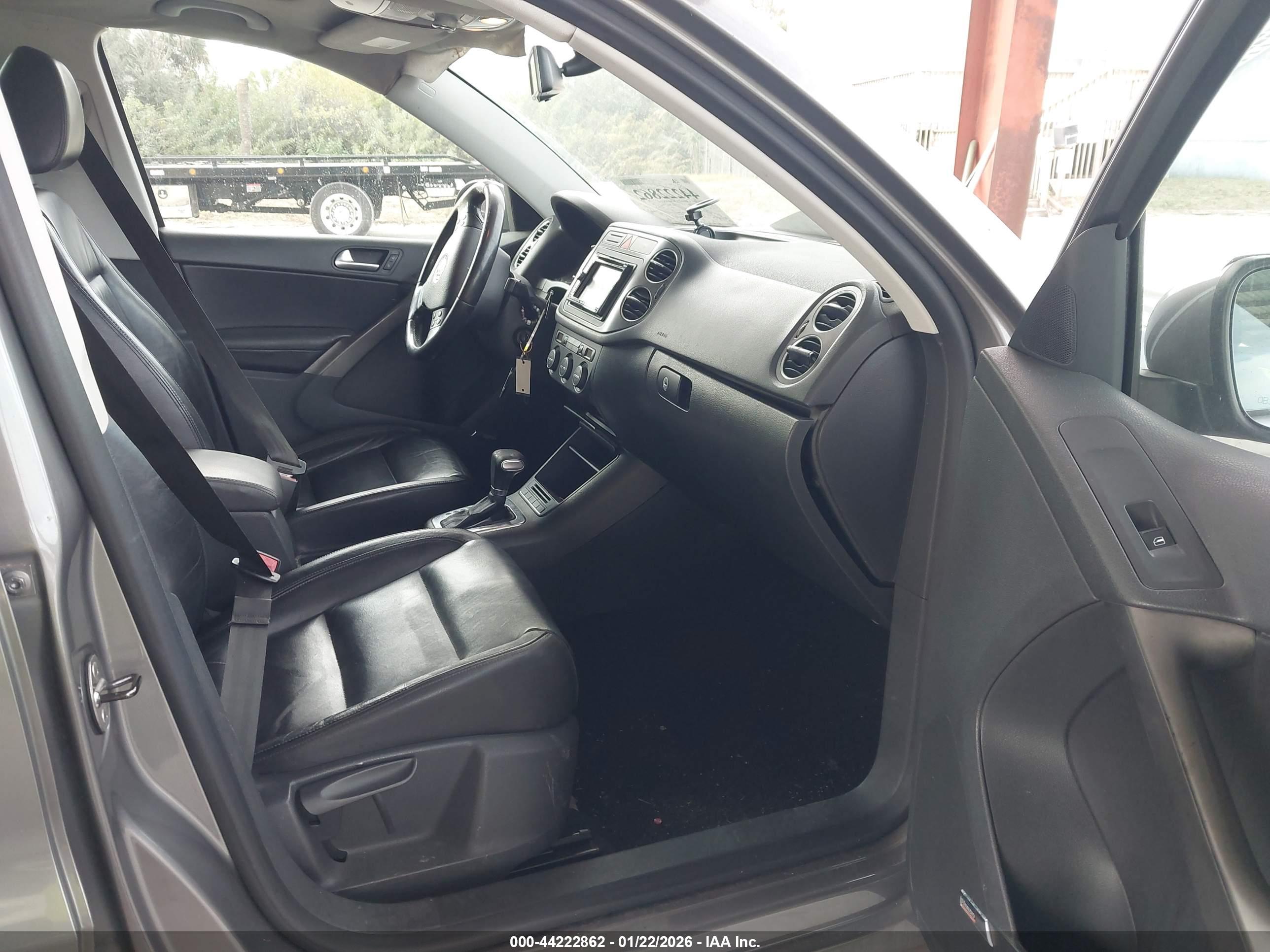 VOLKSWAGEN TIGUAN image 5