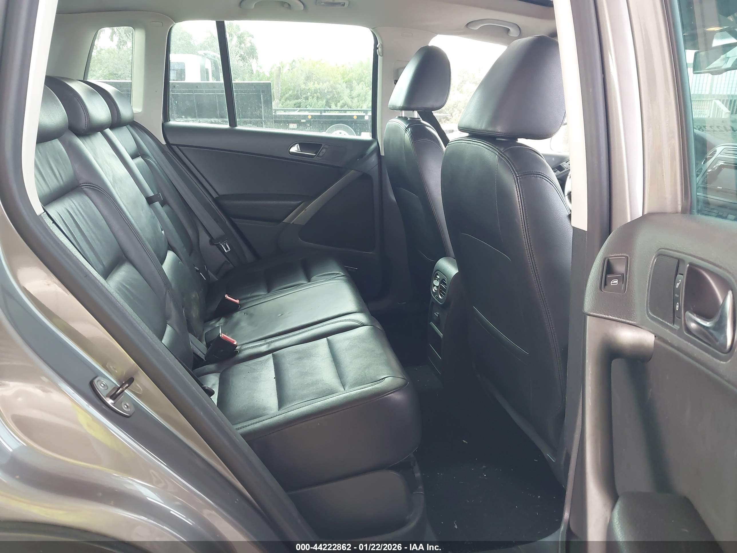 VOLKSWAGEN TIGUAN image 8
