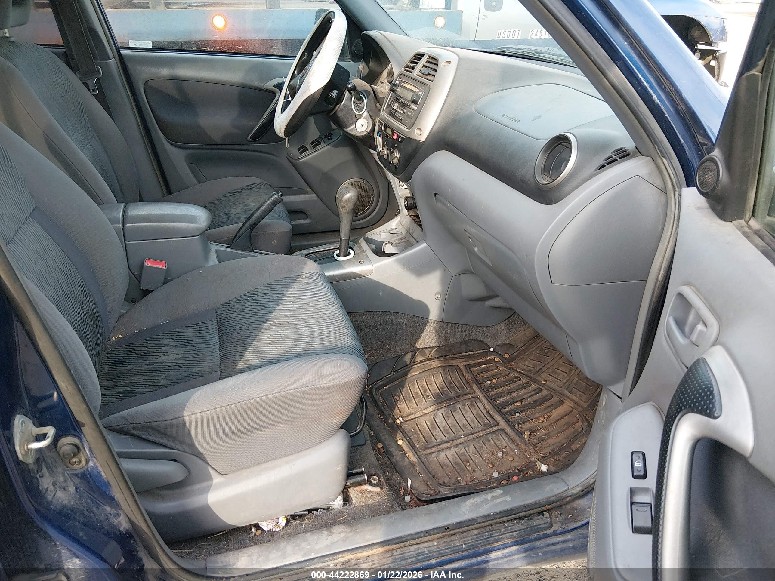 TOYOTA RAV4 image 5