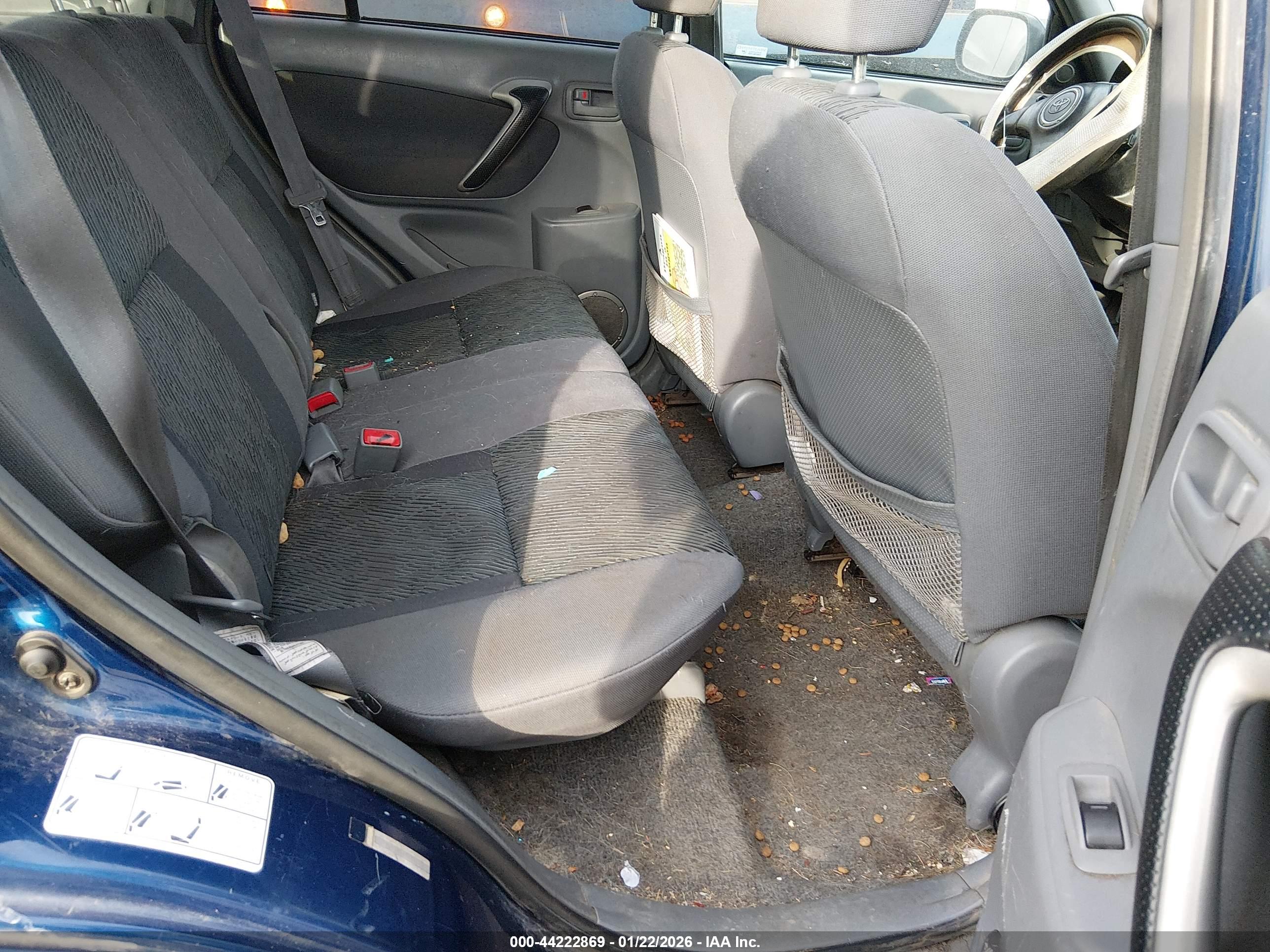 TOYOTA RAV4 image 8