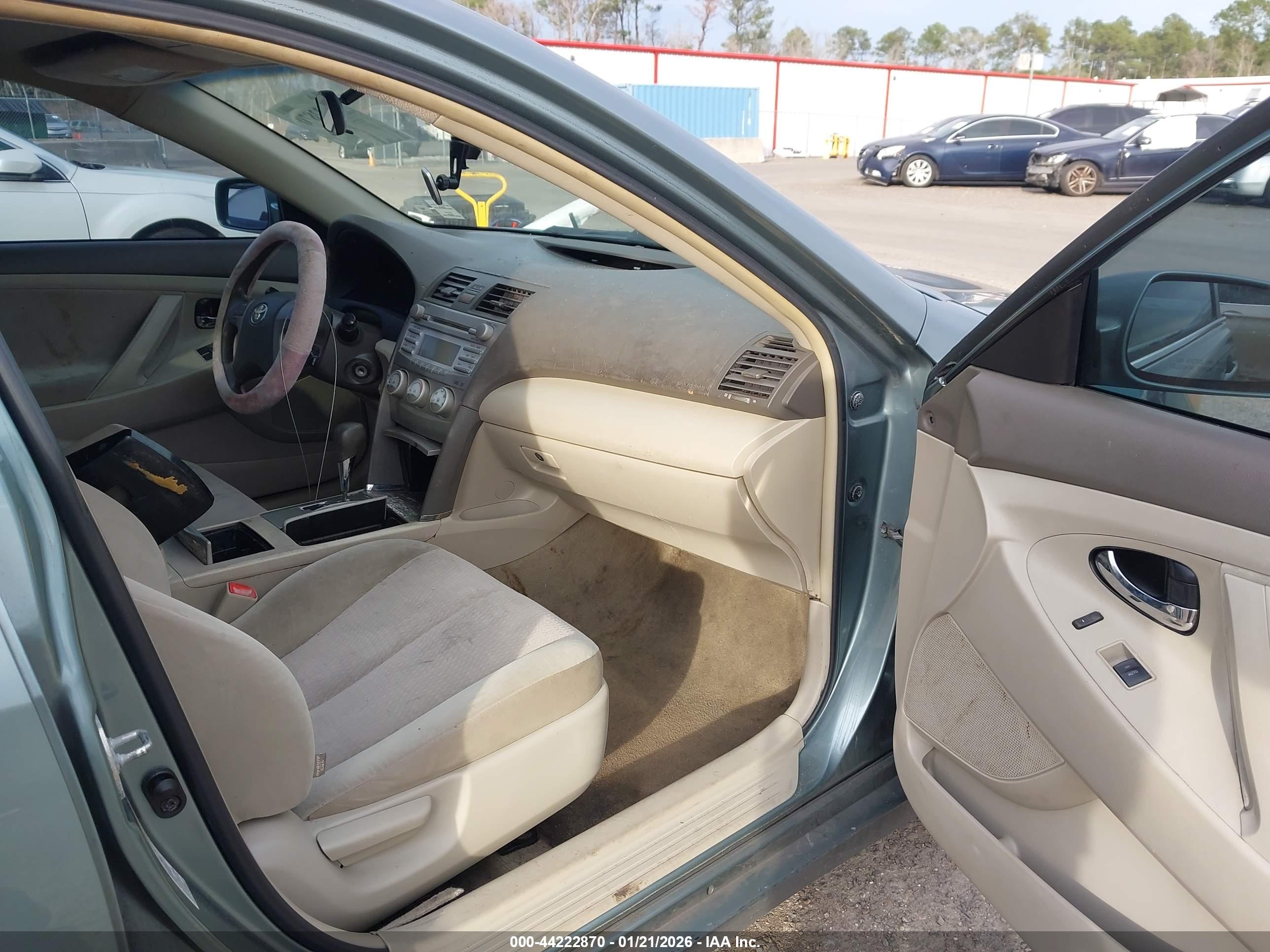 TOYOTA CAMRY image 5