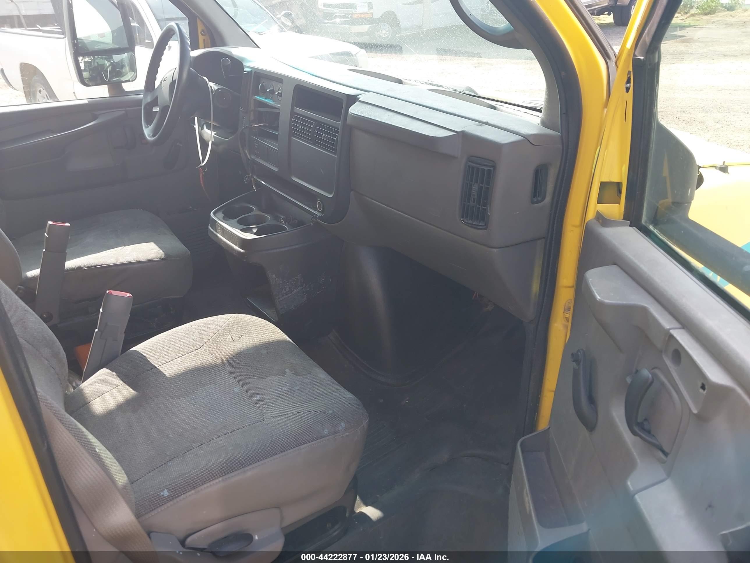 GMC SAVANA image 8