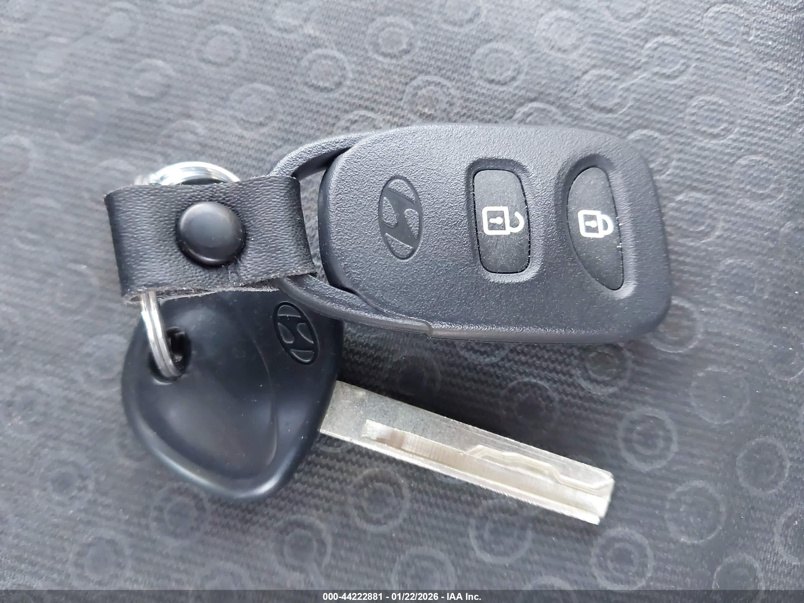 HYUNDAI ACCENT image 11