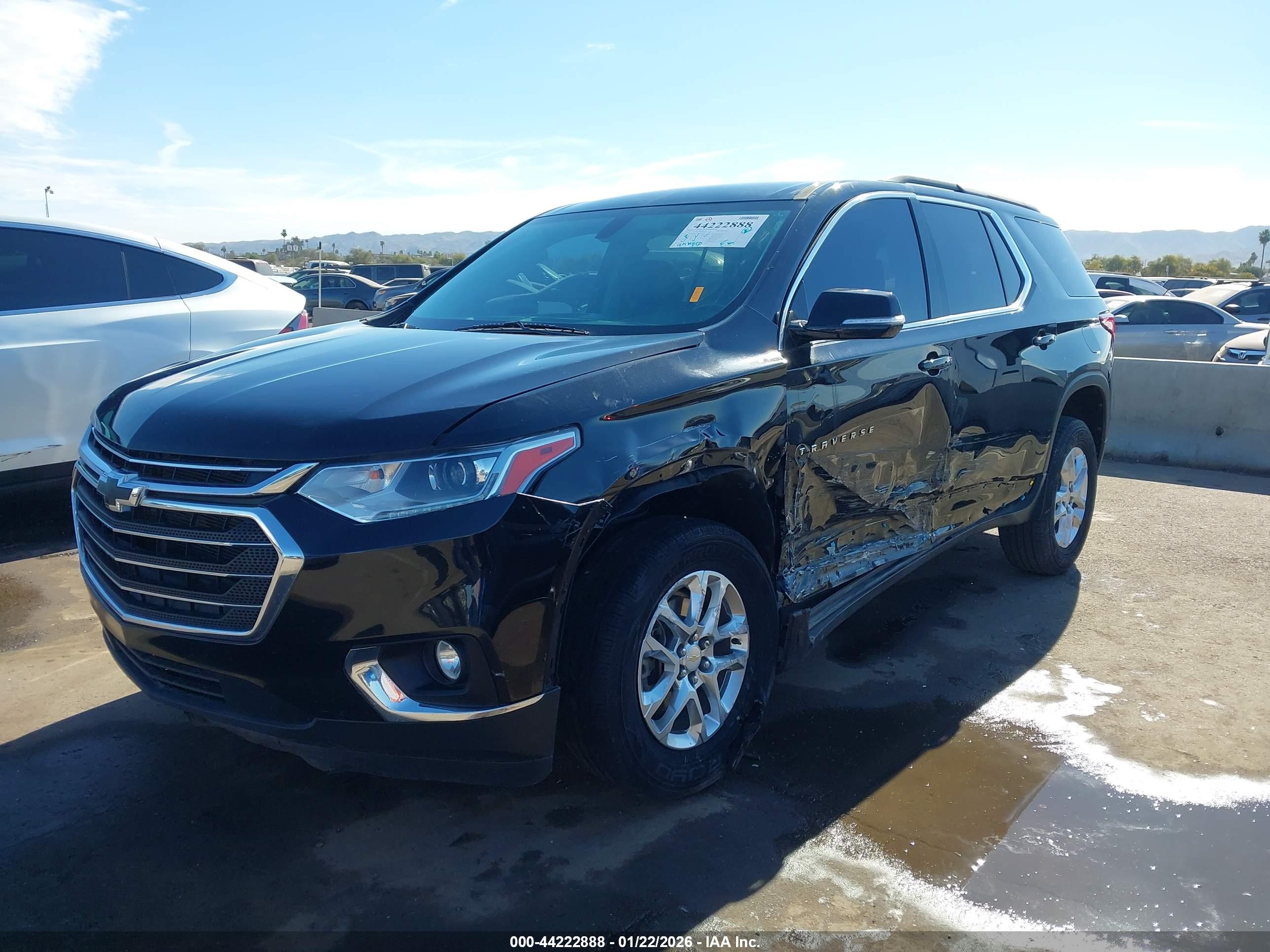 CHEVROLET TRAVERSE image 2