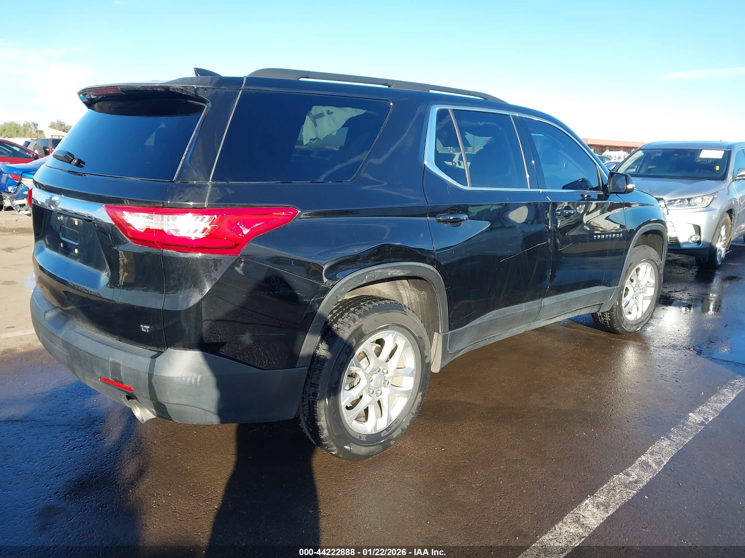 CHEVROLET TRAVERSE image 4