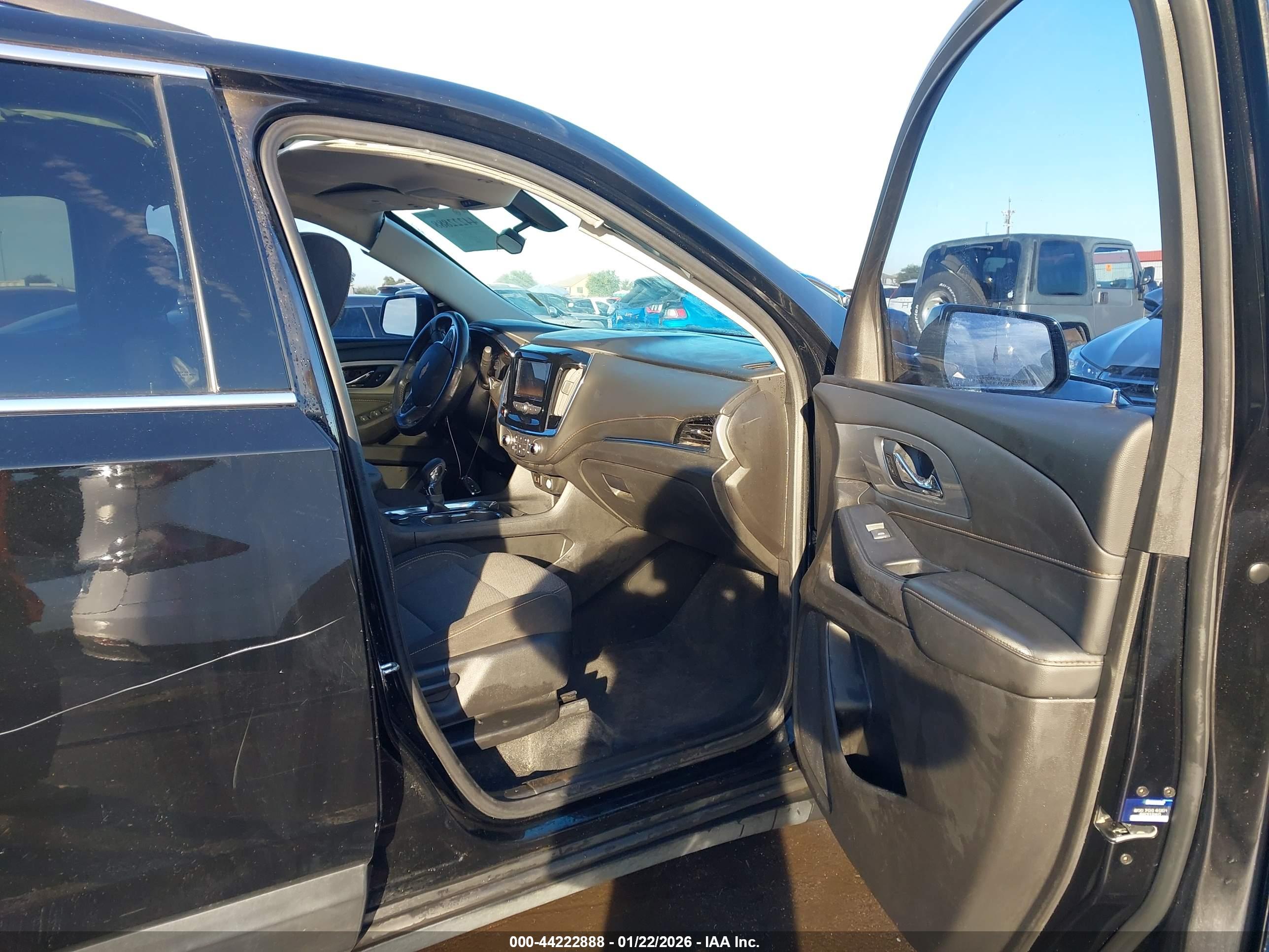 CHEVROLET TRAVERSE image 5