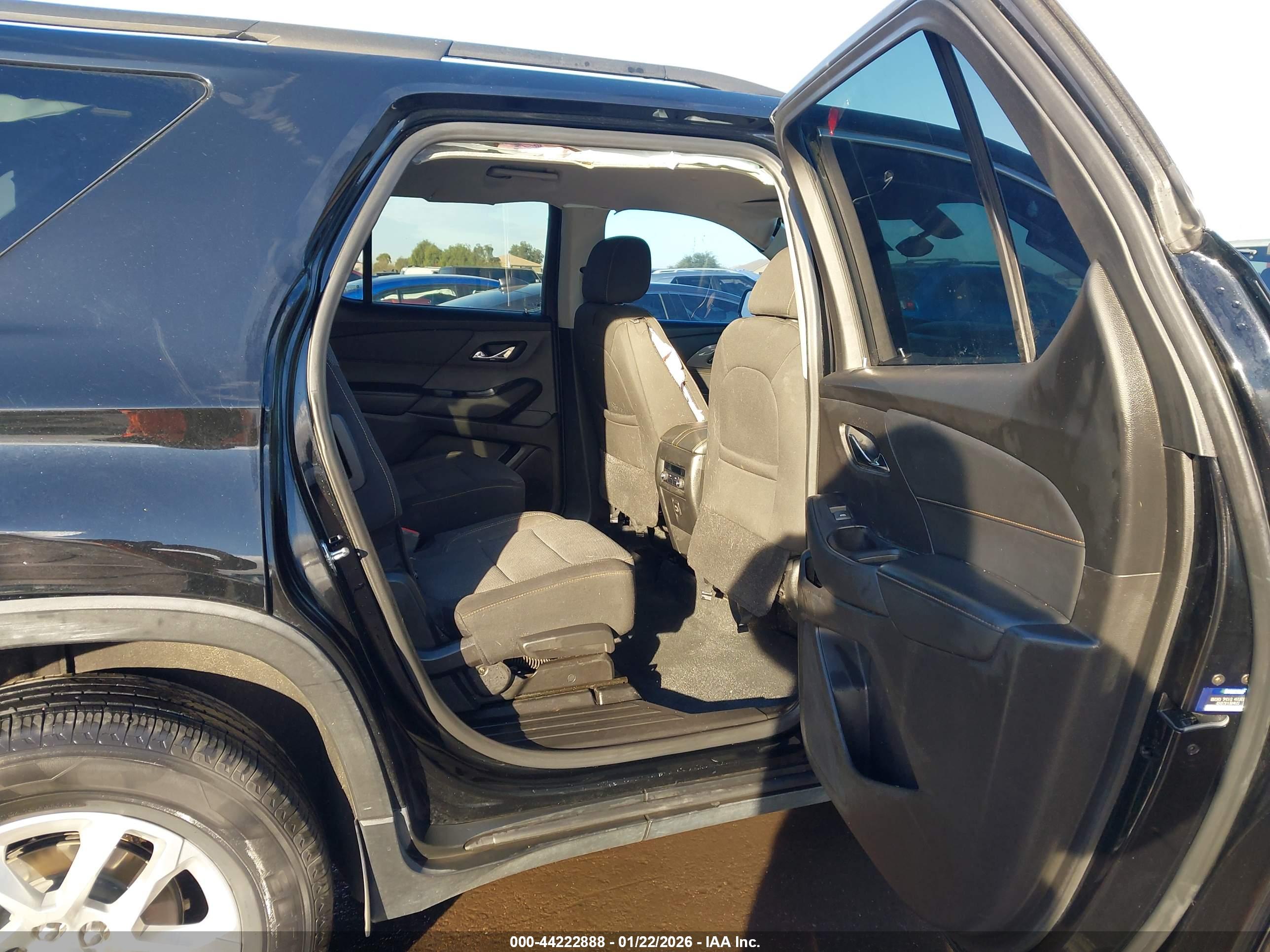 CHEVROLET TRAVERSE image 8
