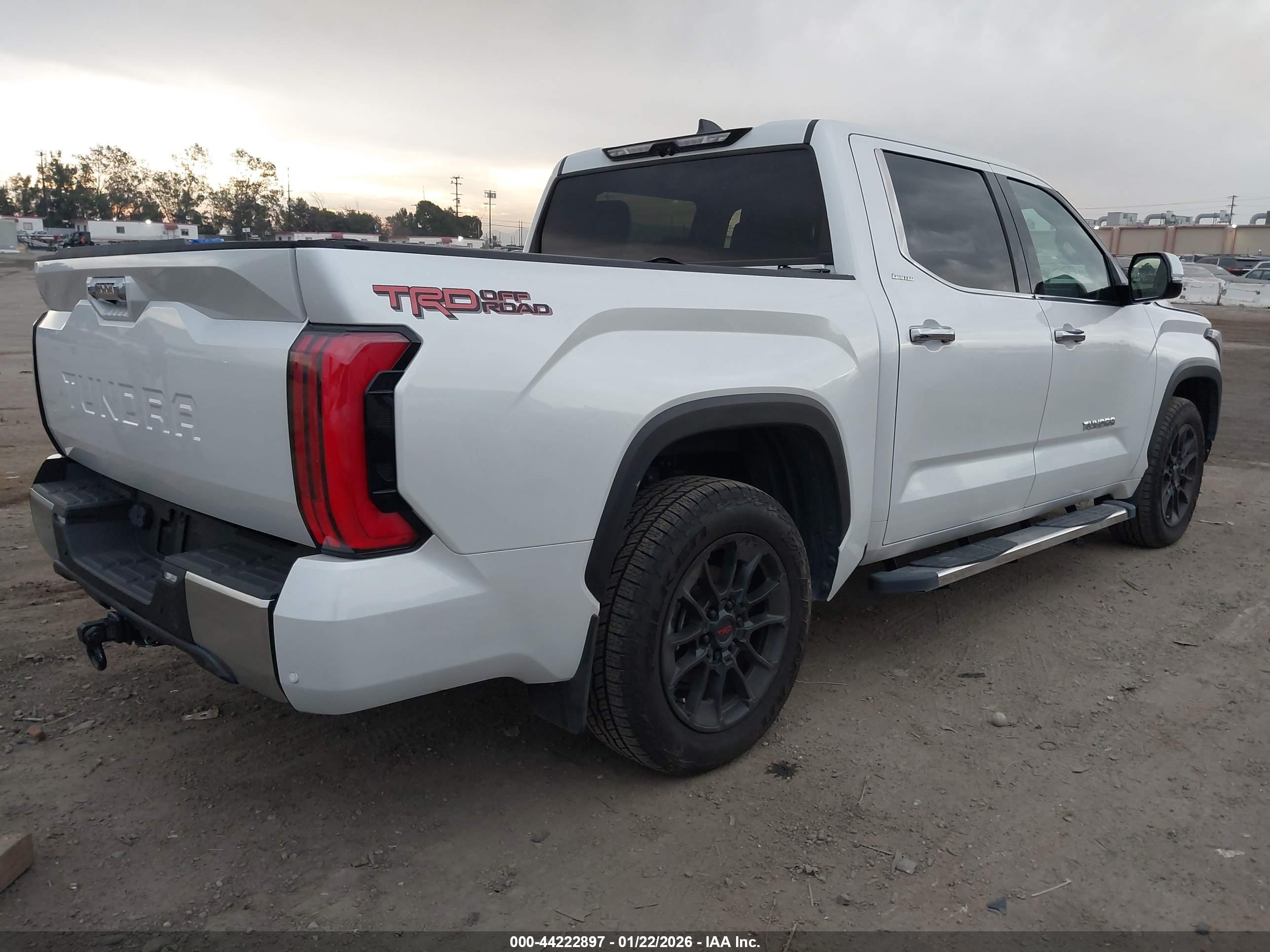TOYOTA TUNDRA image 4