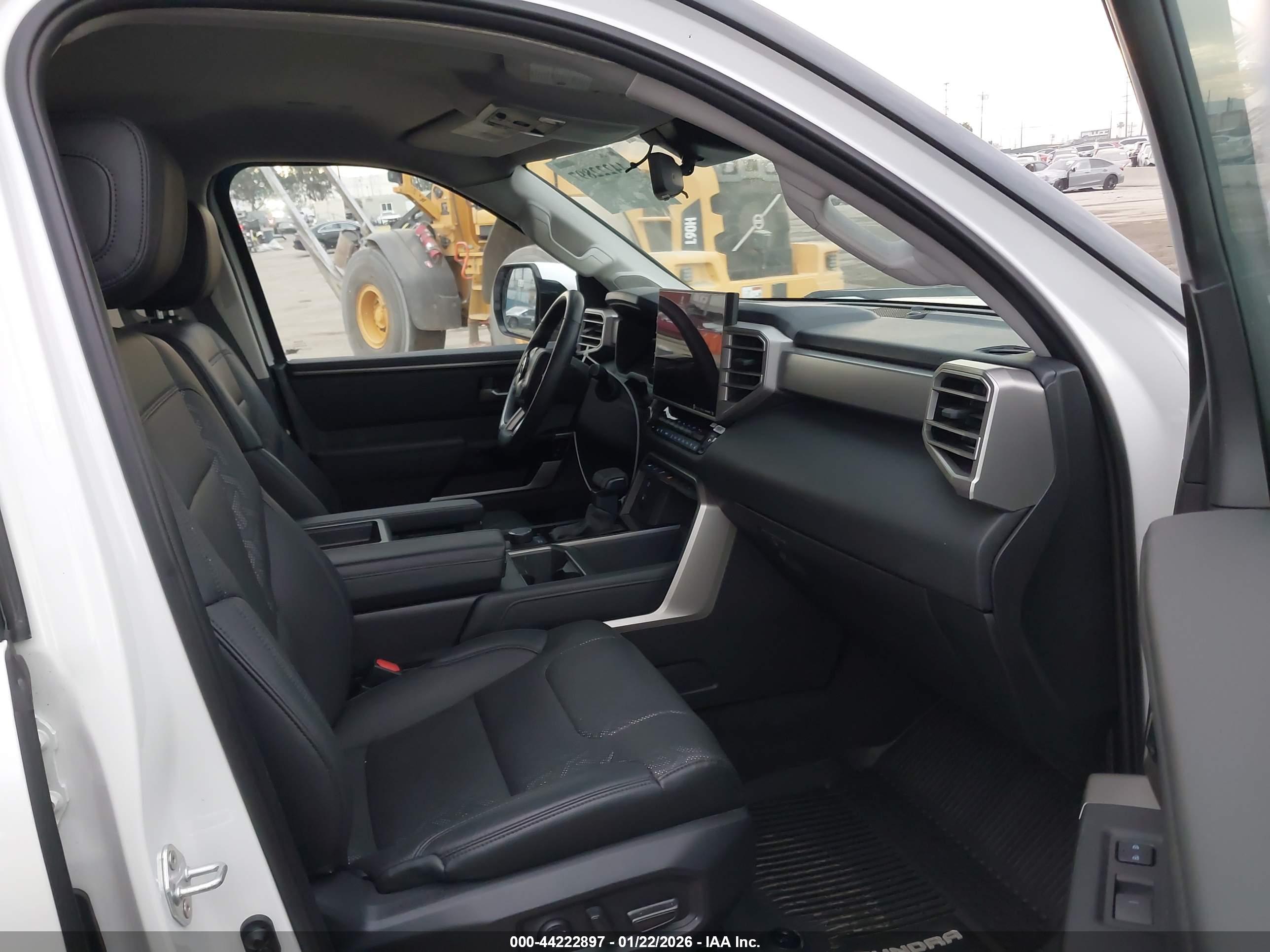 TOYOTA TUNDRA image 5