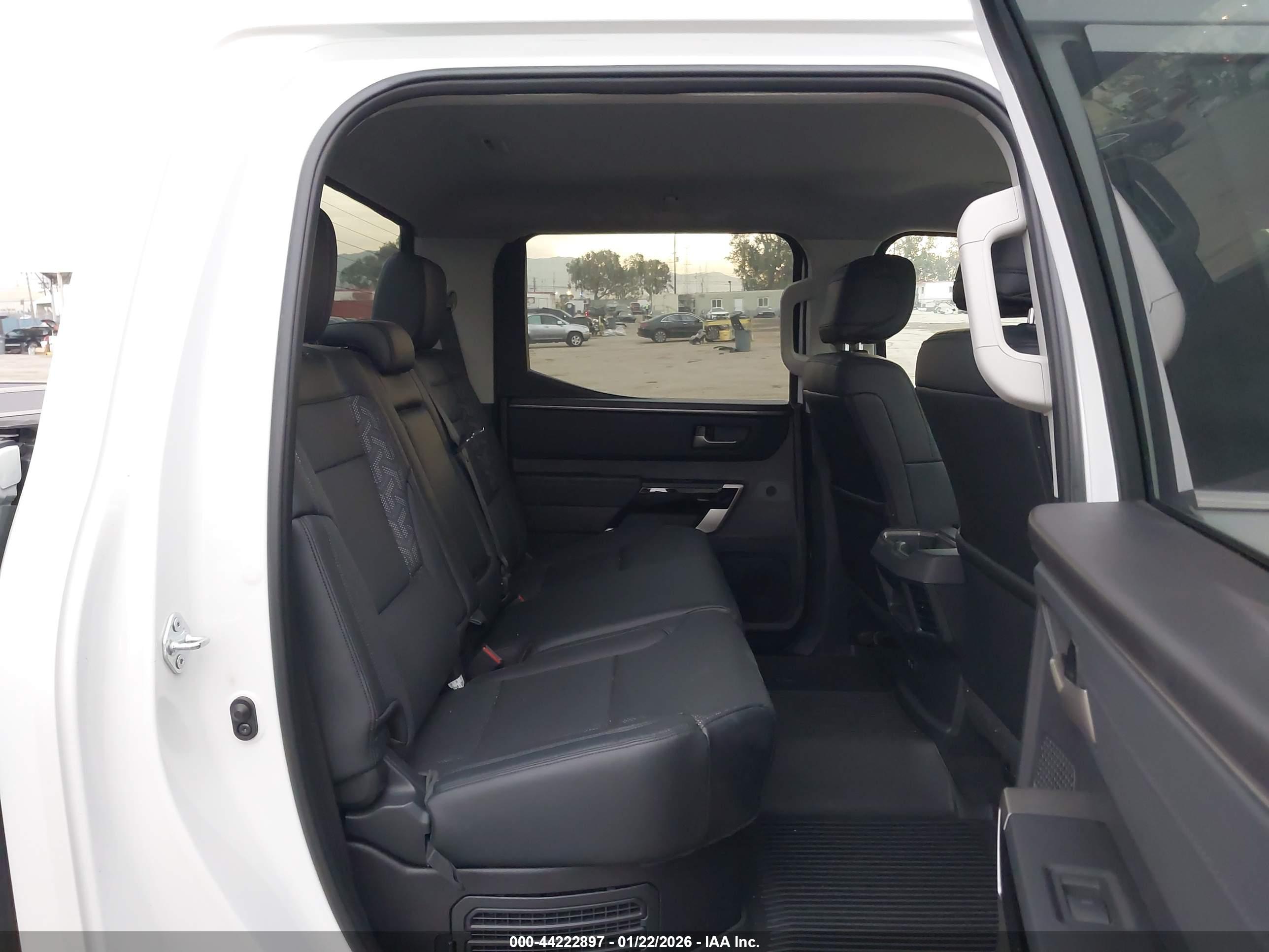 TOYOTA TUNDRA image 8