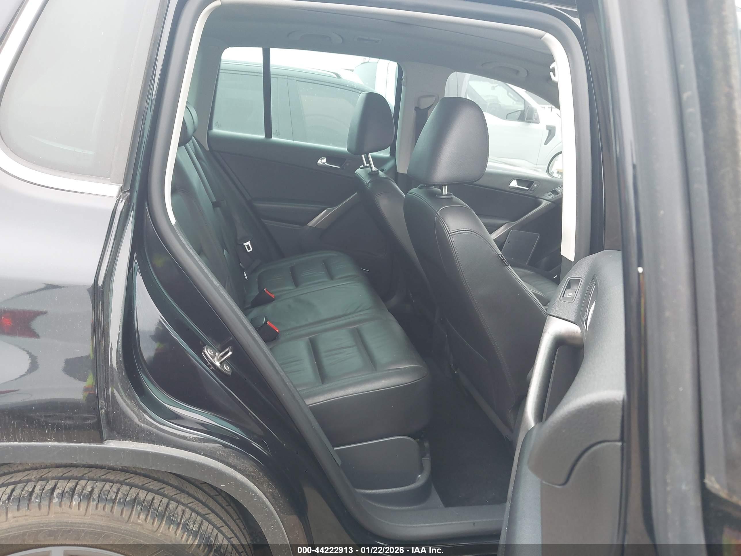 VOLKSWAGEN TIGUAN image 8