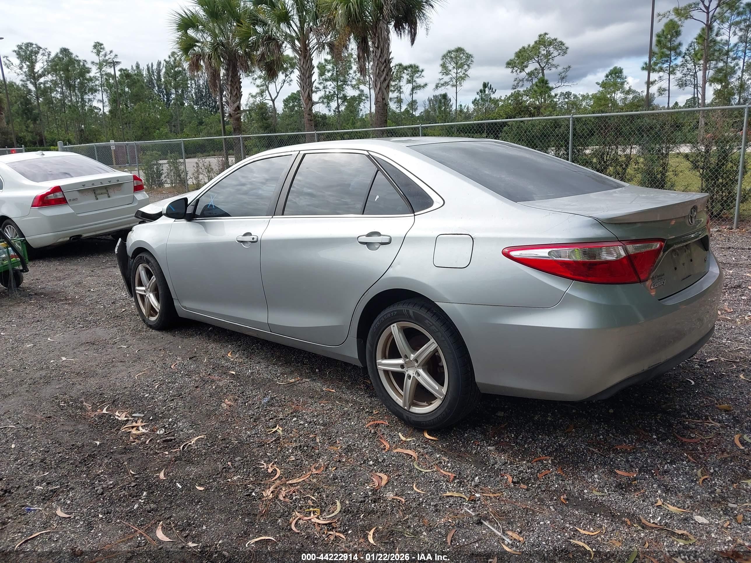 TOYOTA CAMRY image 3