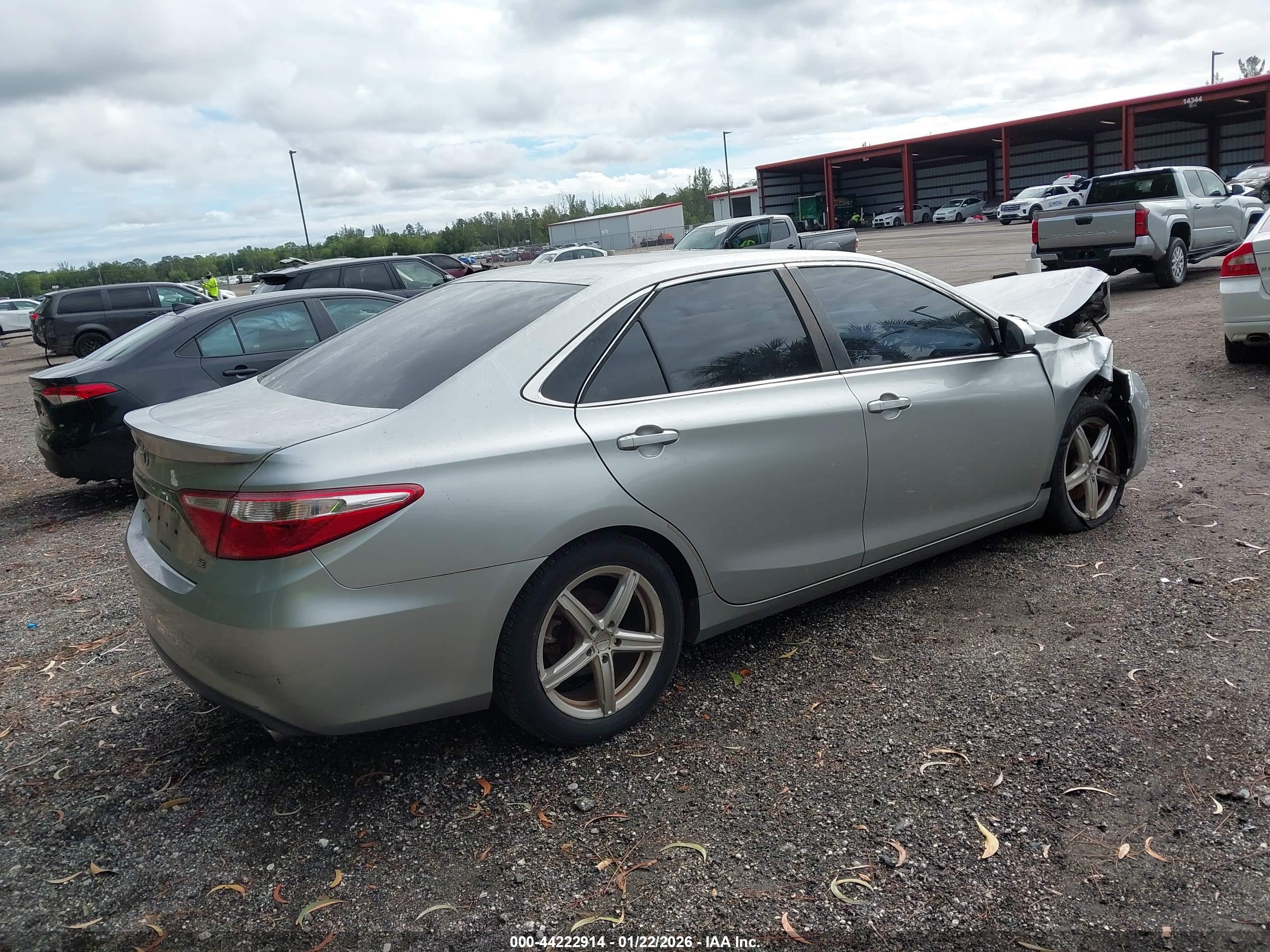 TOYOTA CAMRY image 4