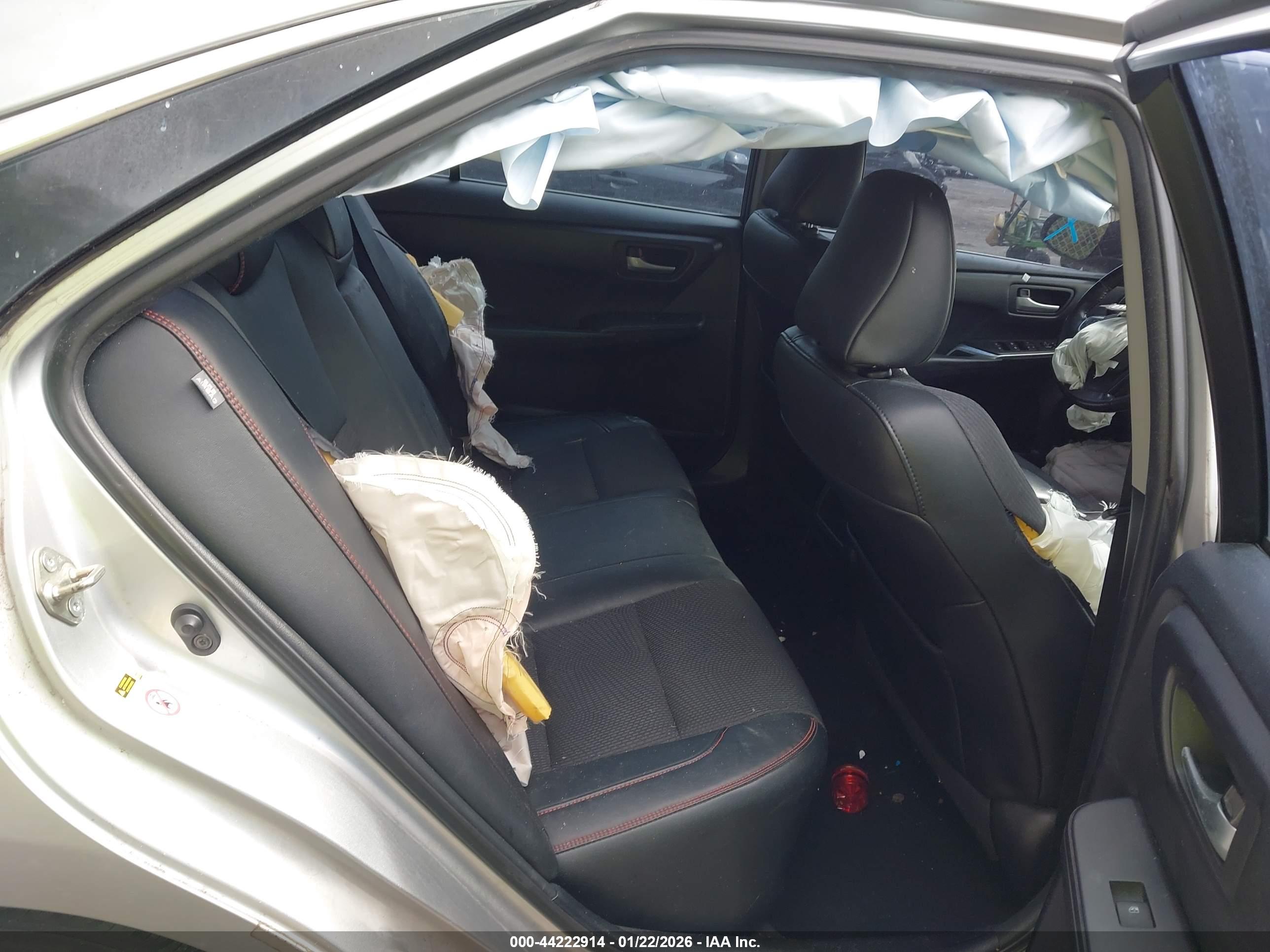 TOYOTA CAMRY image 8
