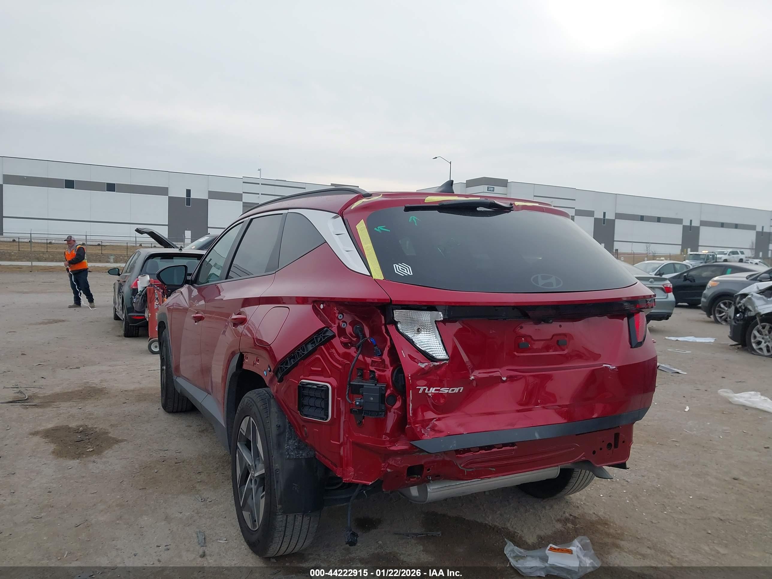 HYUNDAI TUCSON image 3