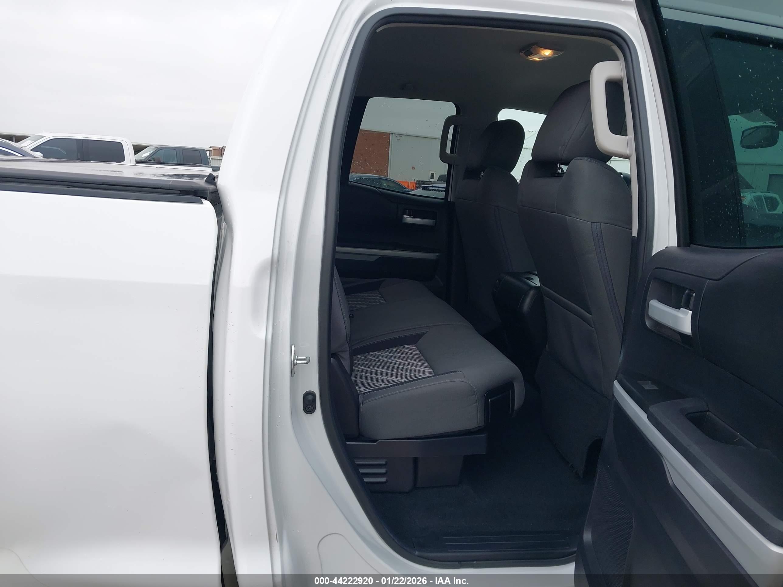 TOYOTA TUNDRA image 8