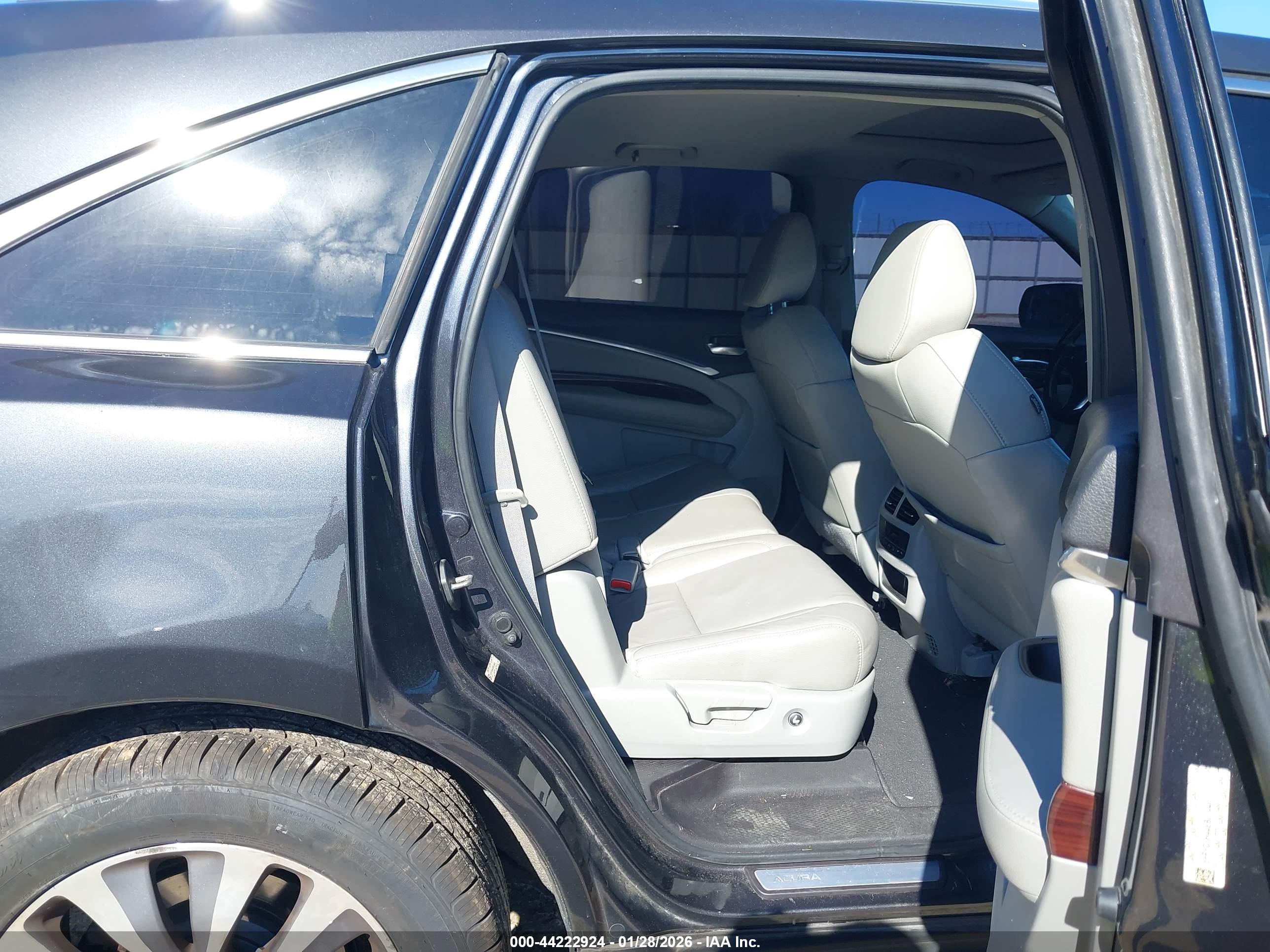 ACURA MDX image 8