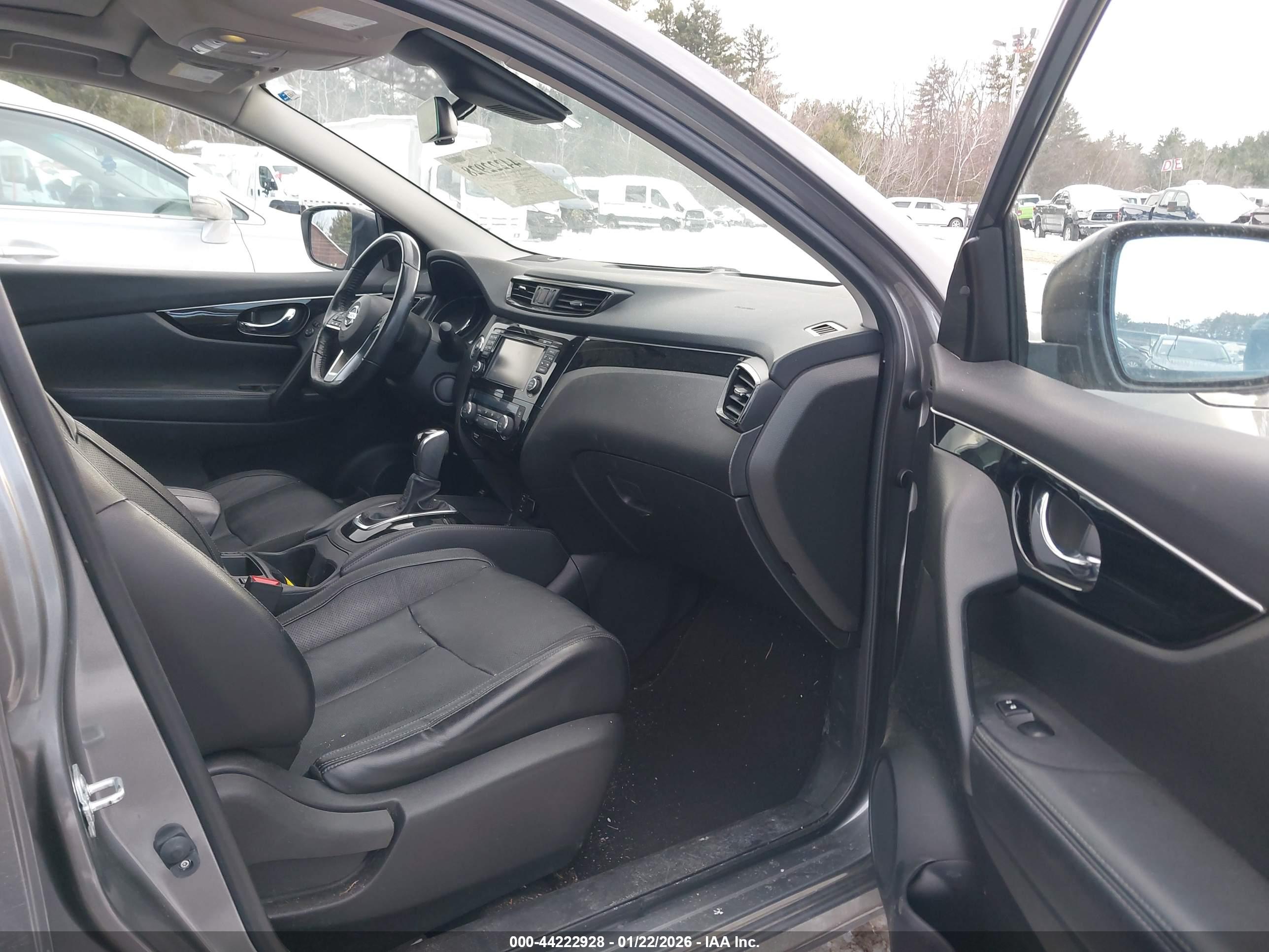 NISSAN ROGUE image 5