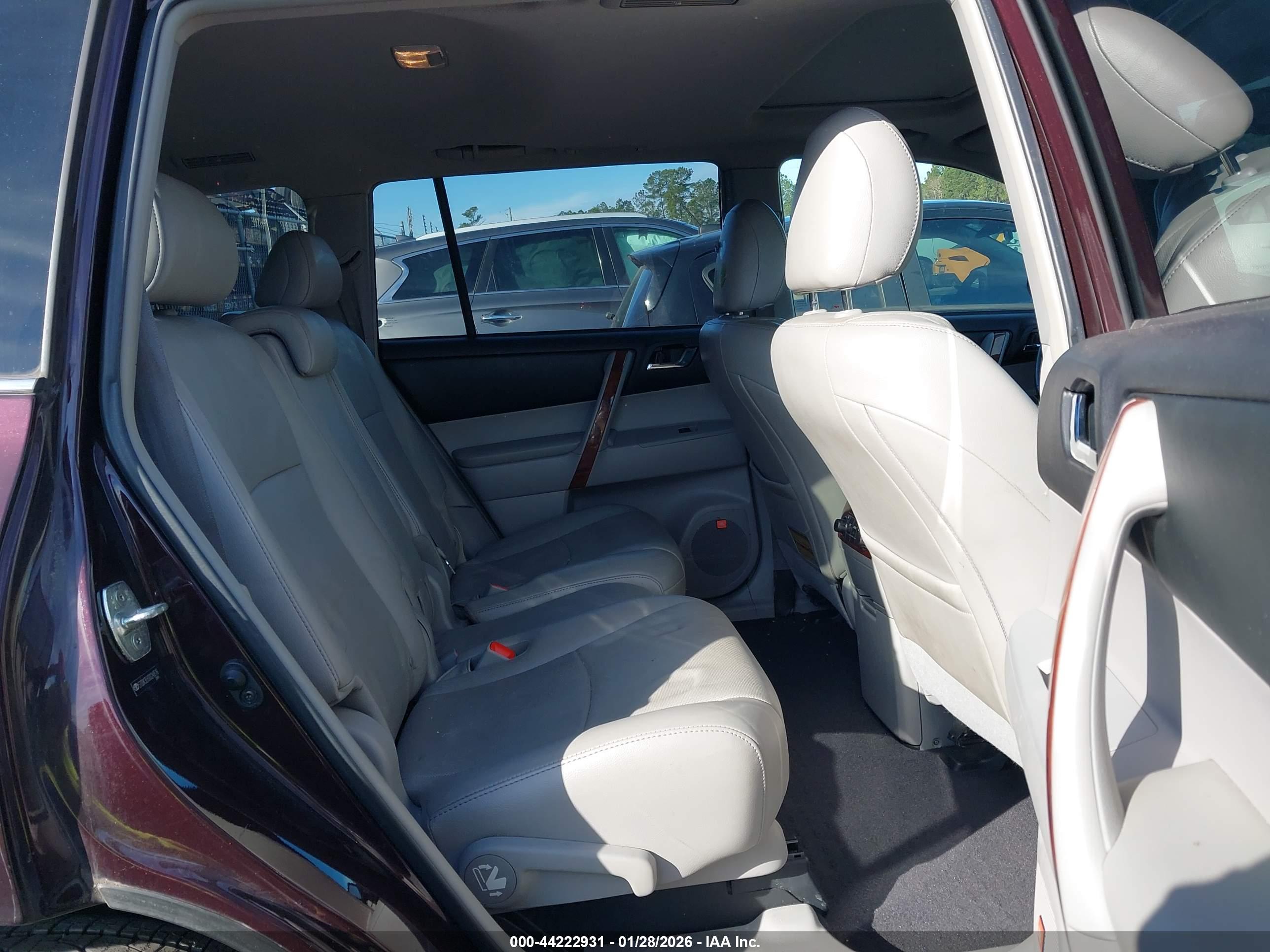 TOYOTA HIGHLANDER image 8