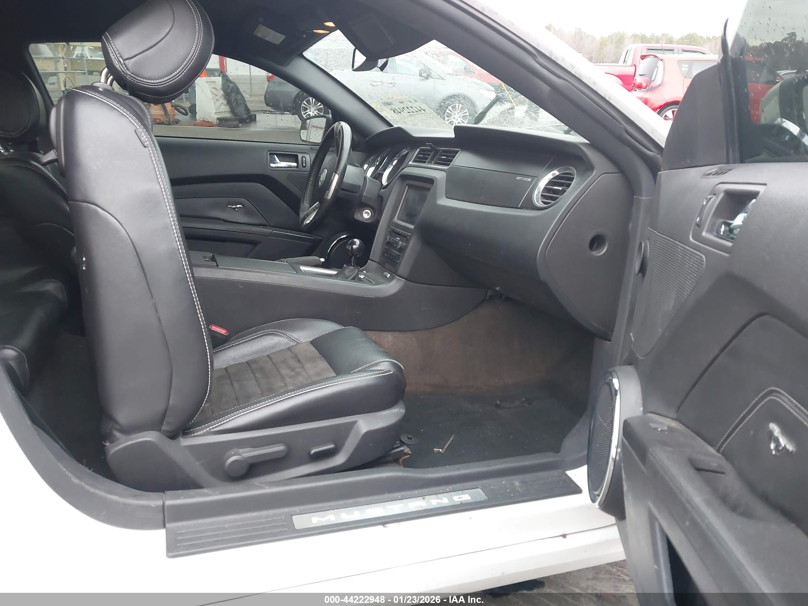 FORD MUSTANG image 5