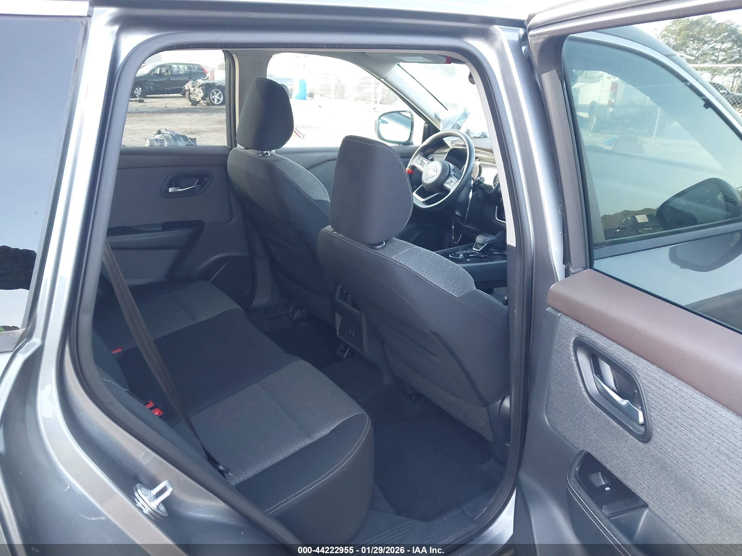 NISSAN ROGUE image 8