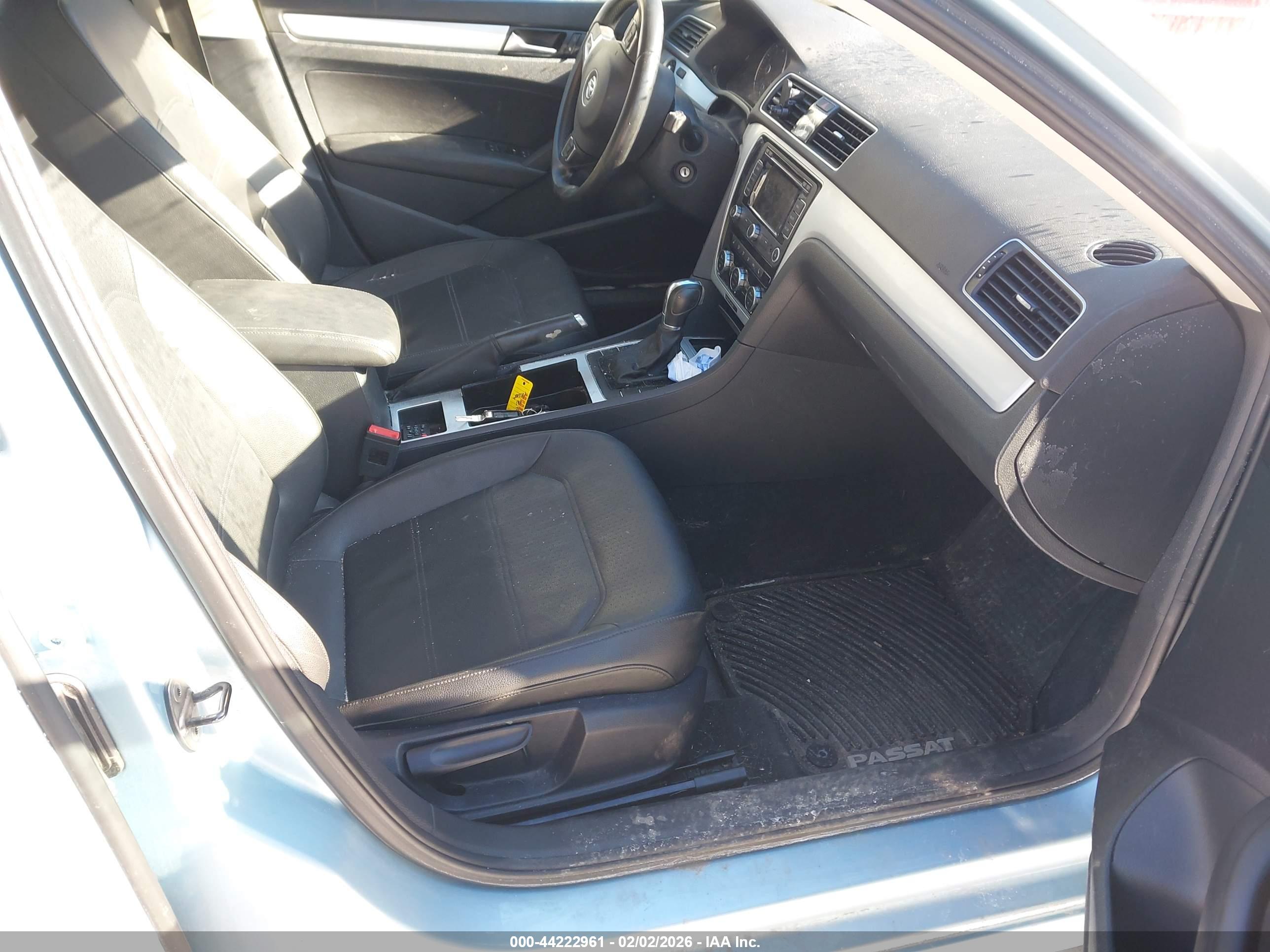 VOLKSWAGEN PASSAT image 5