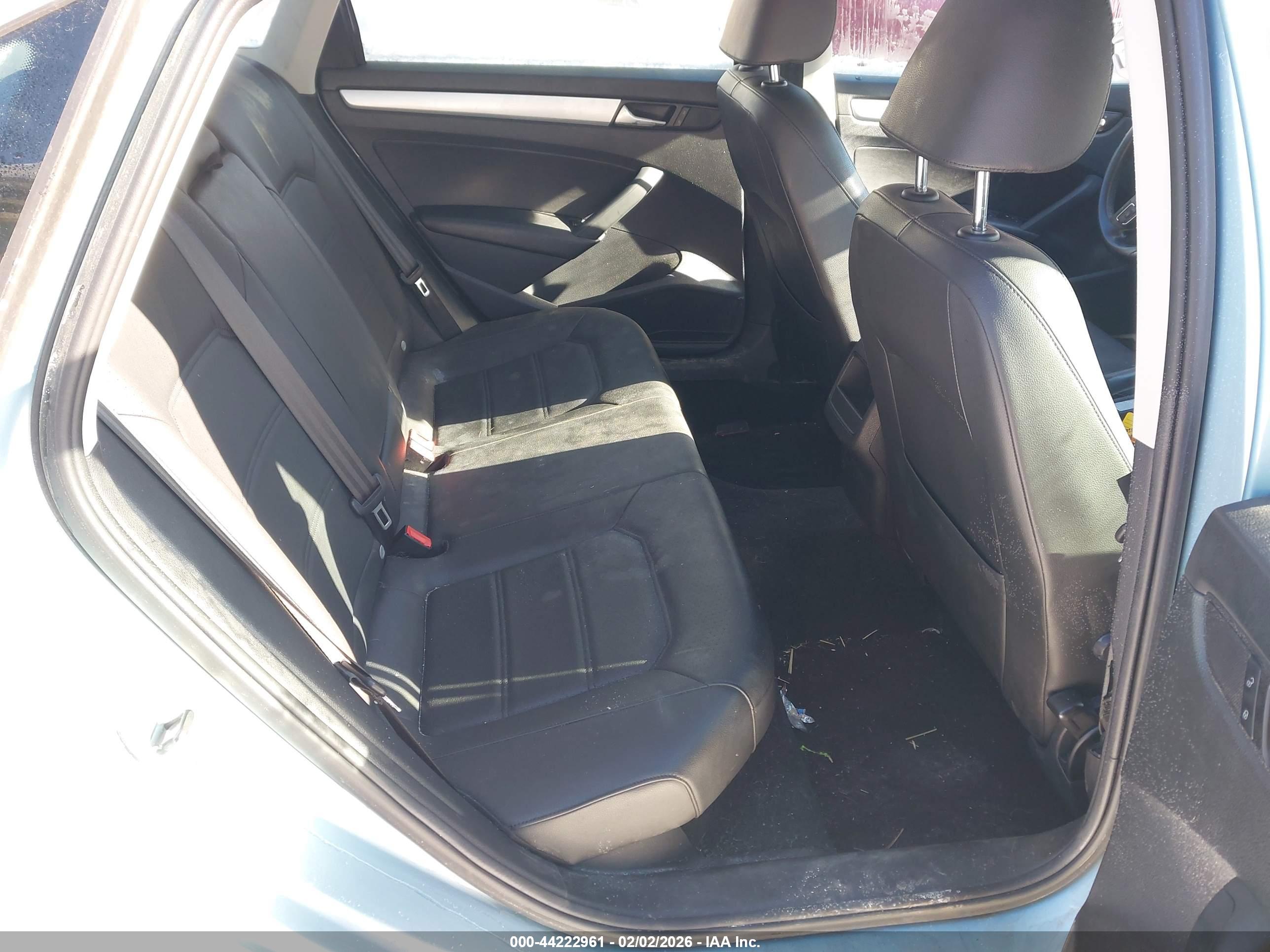 VOLKSWAGEN PASSAT image 8