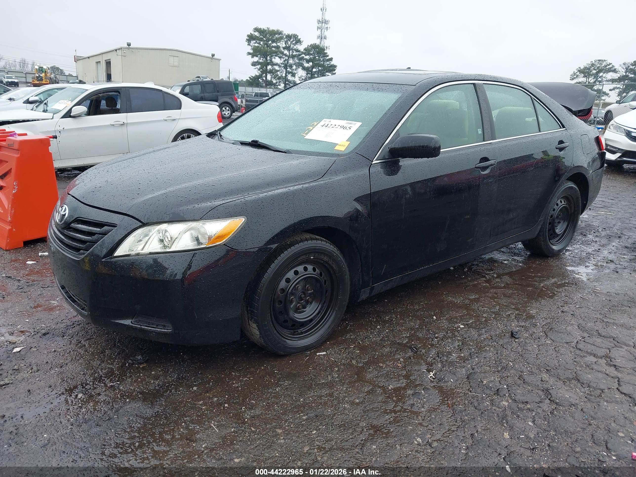 TOYOTA CAMRY image 2