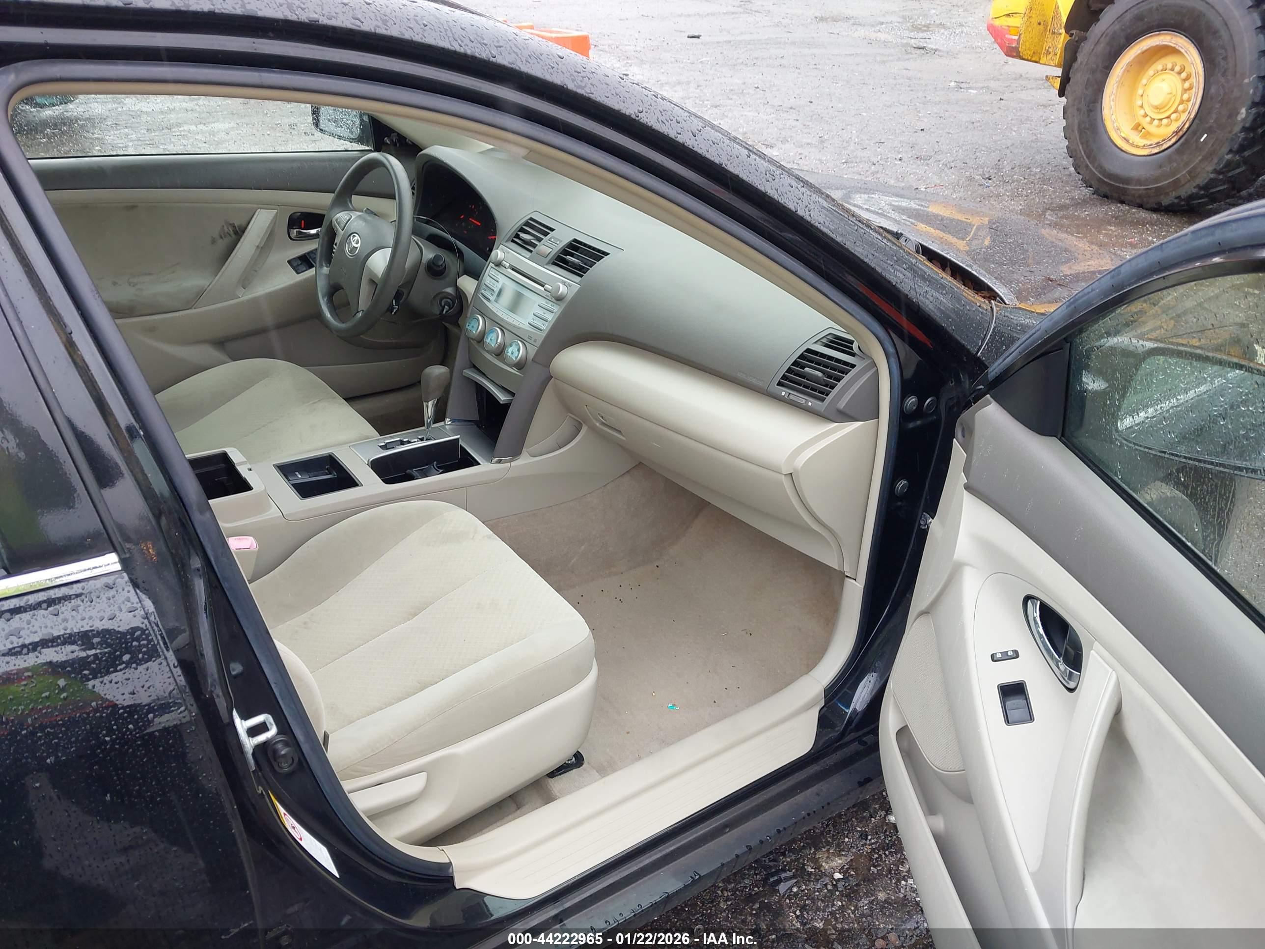 TOYOTA CAMRY image 5