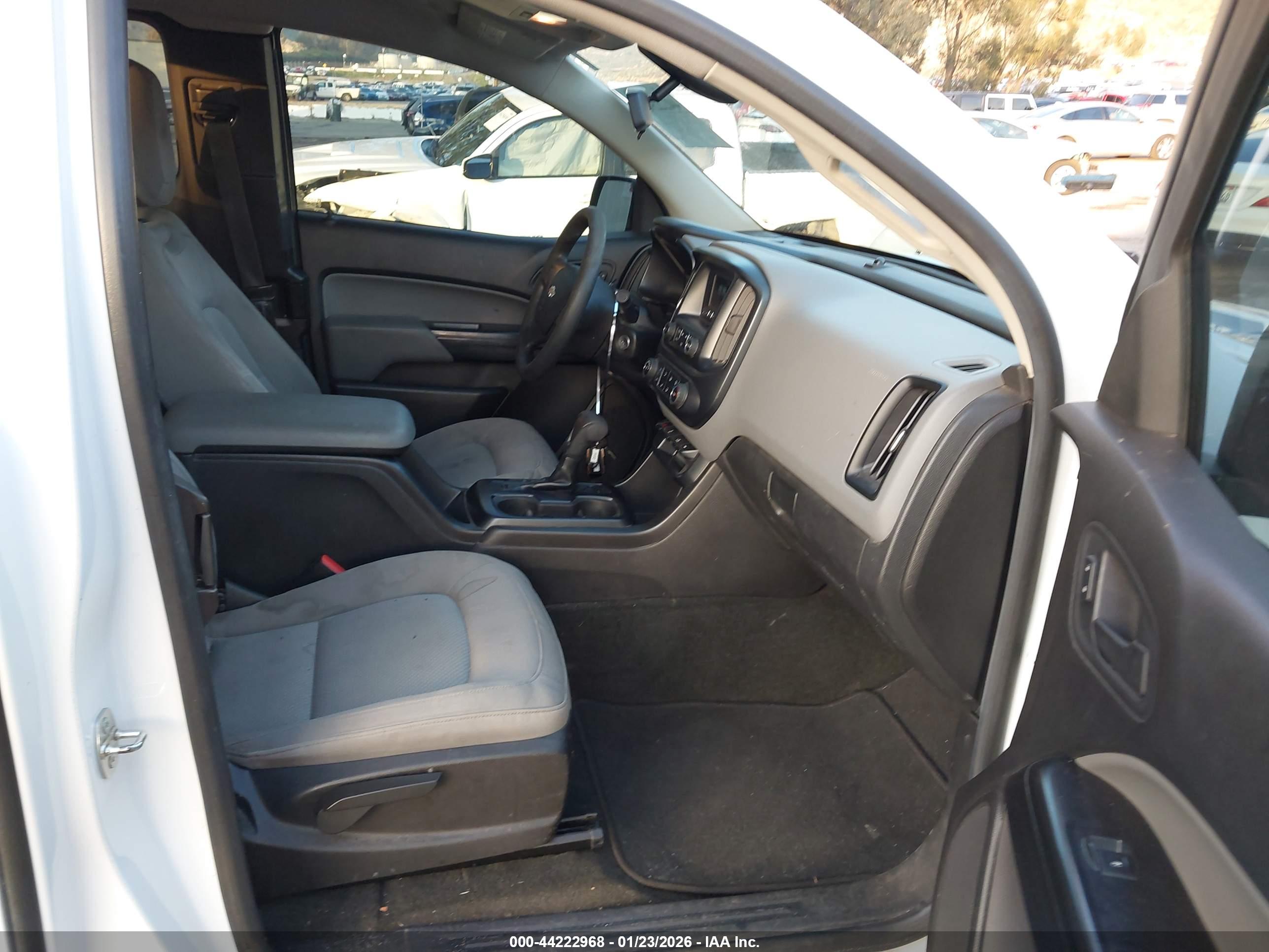 CHEVROLET COLORADO image 5