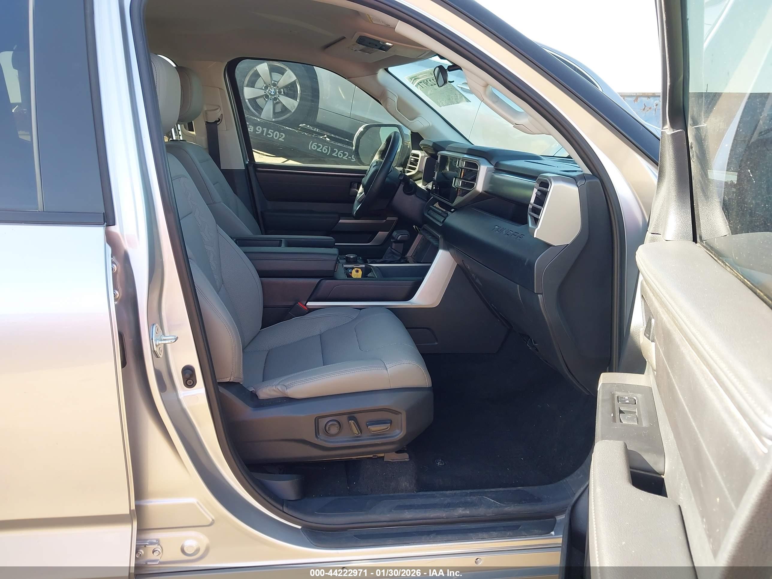TOYOTA TUNDRA image 5