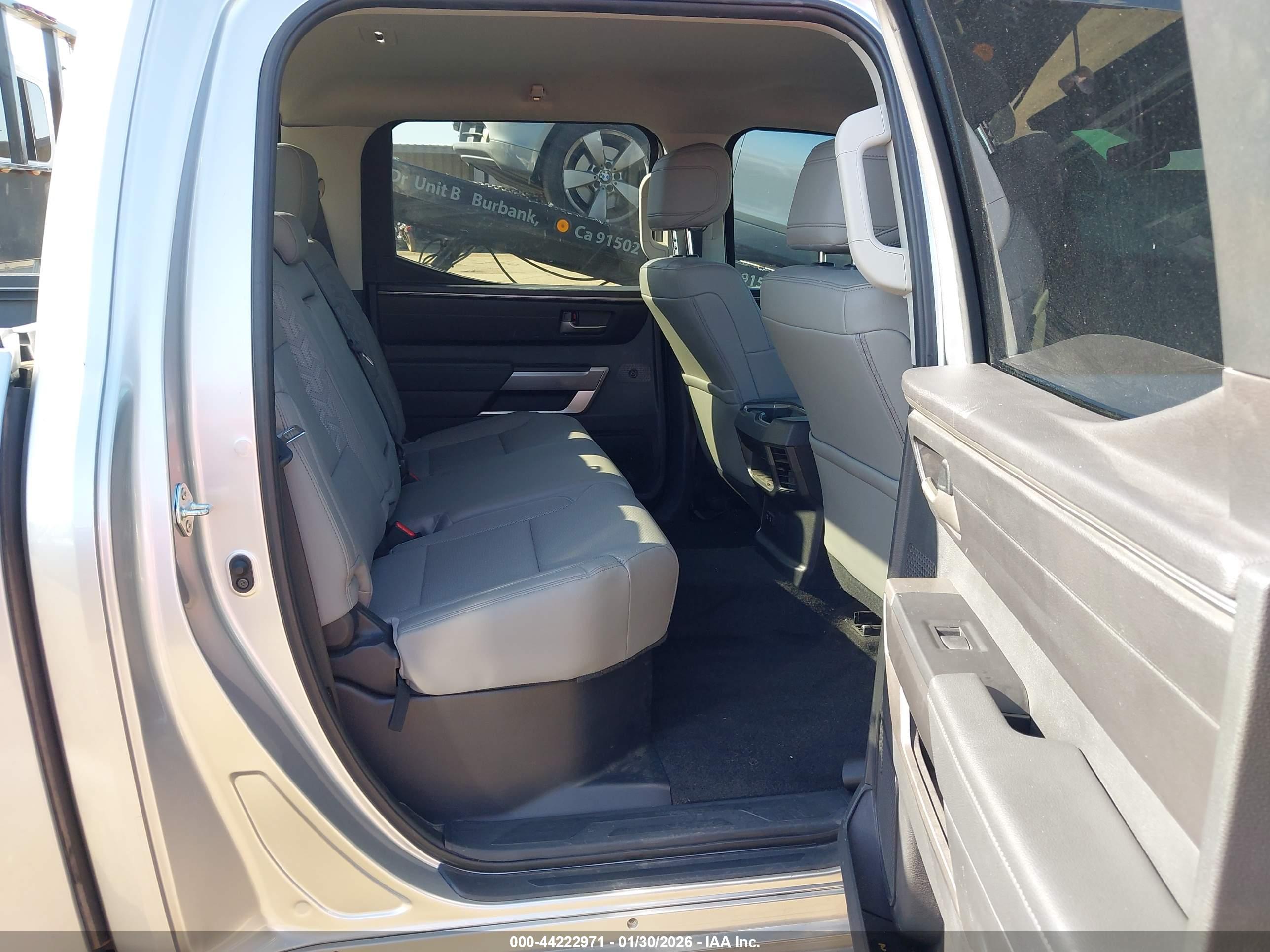 TOYOTA TUNDRA image 8