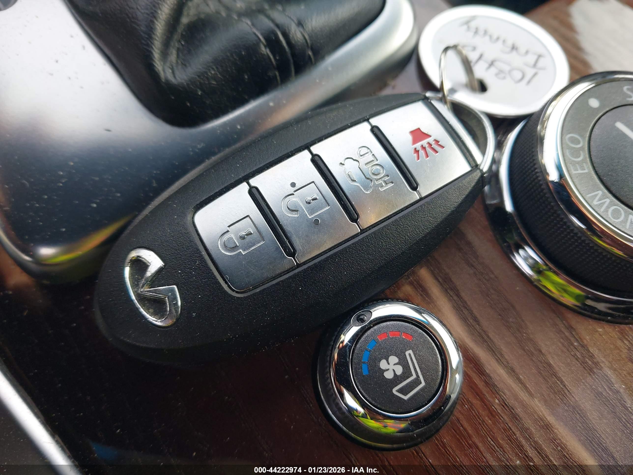 INFINITI Q70L image 11