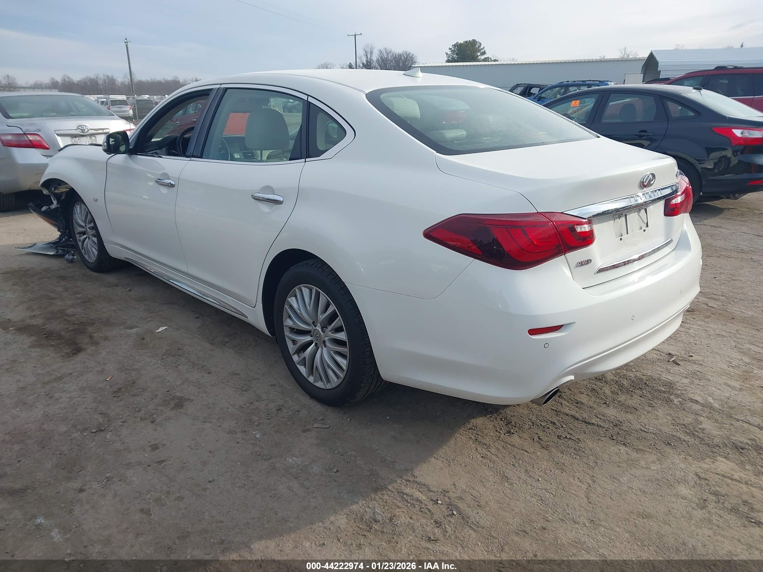 INFINITI Q70L image 3
