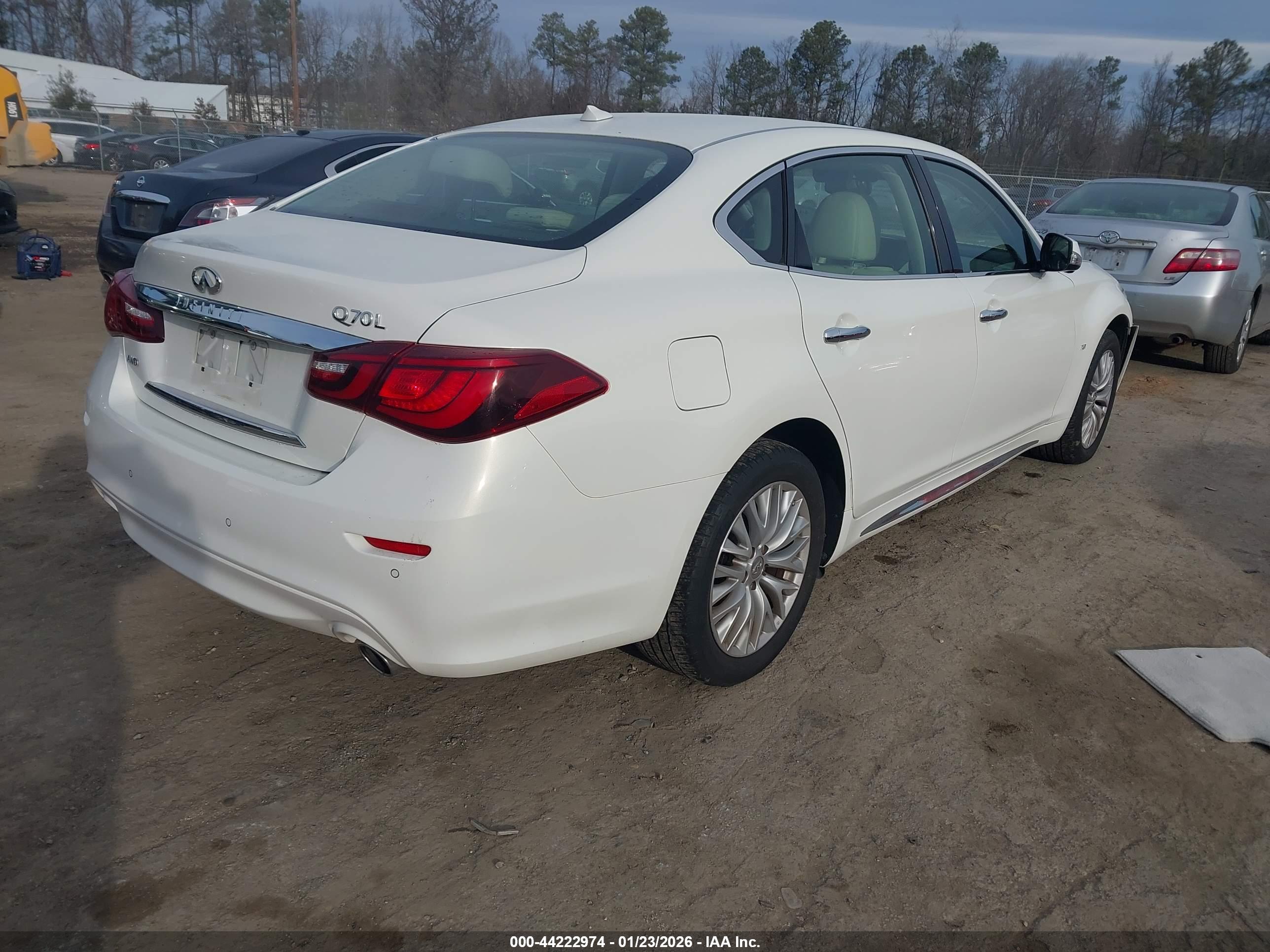 INFINITI Q70L image 4