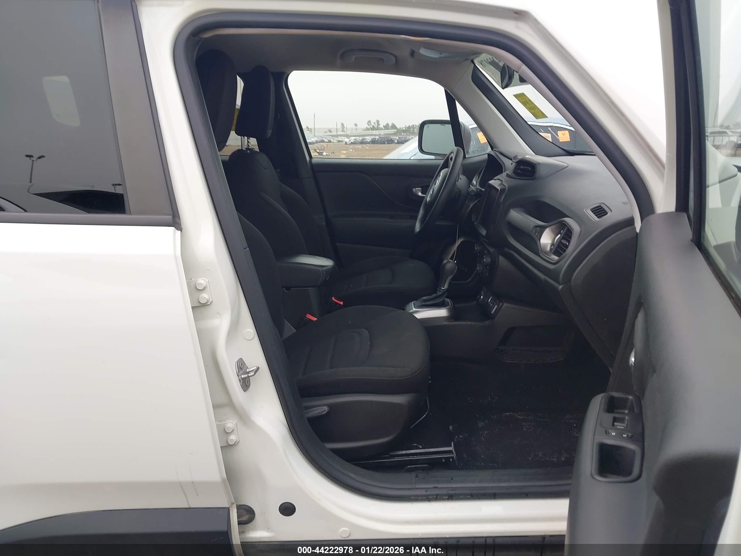 JEEP RENEGADE image 5