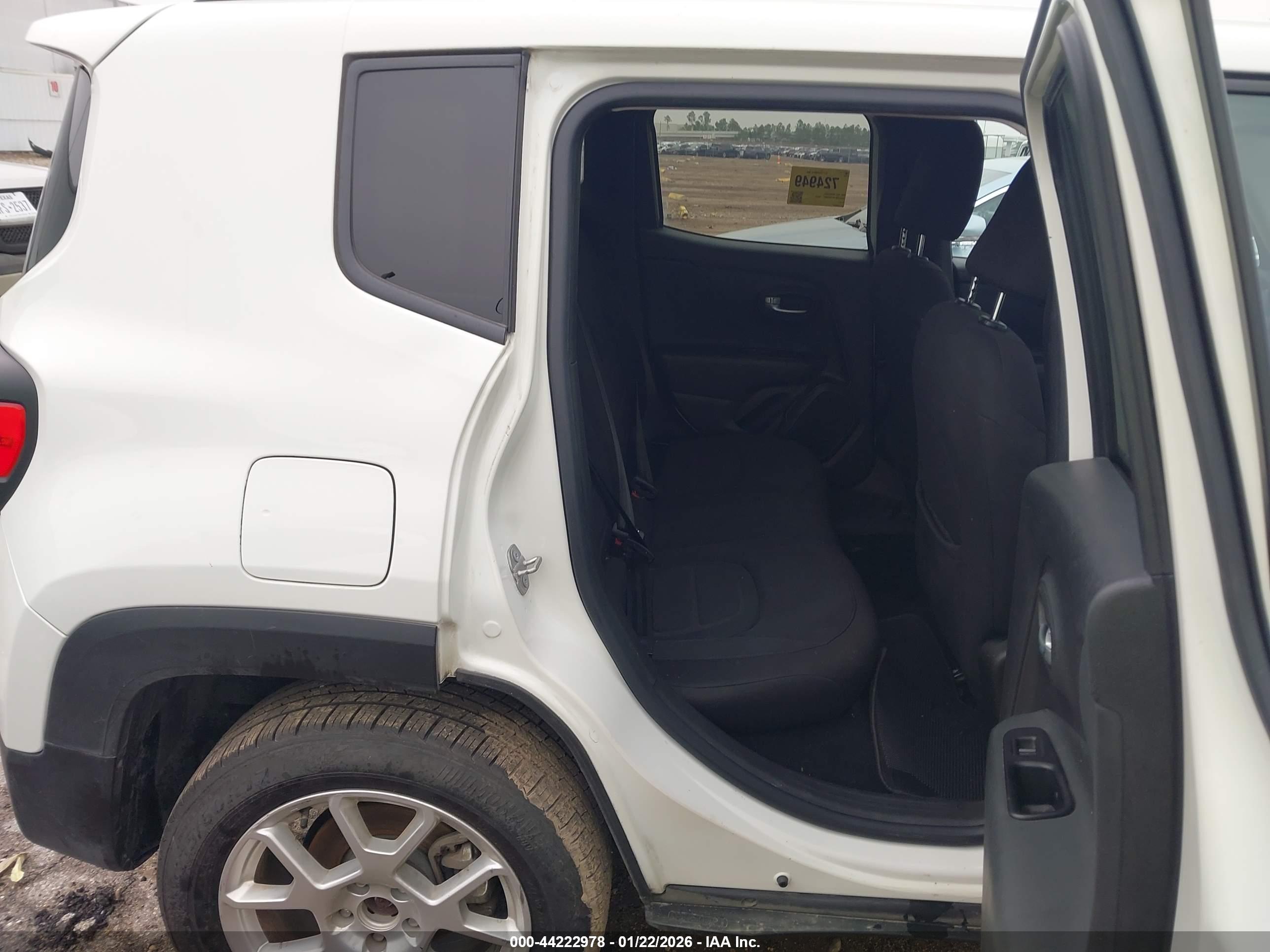JEEP RENEGADE image 8