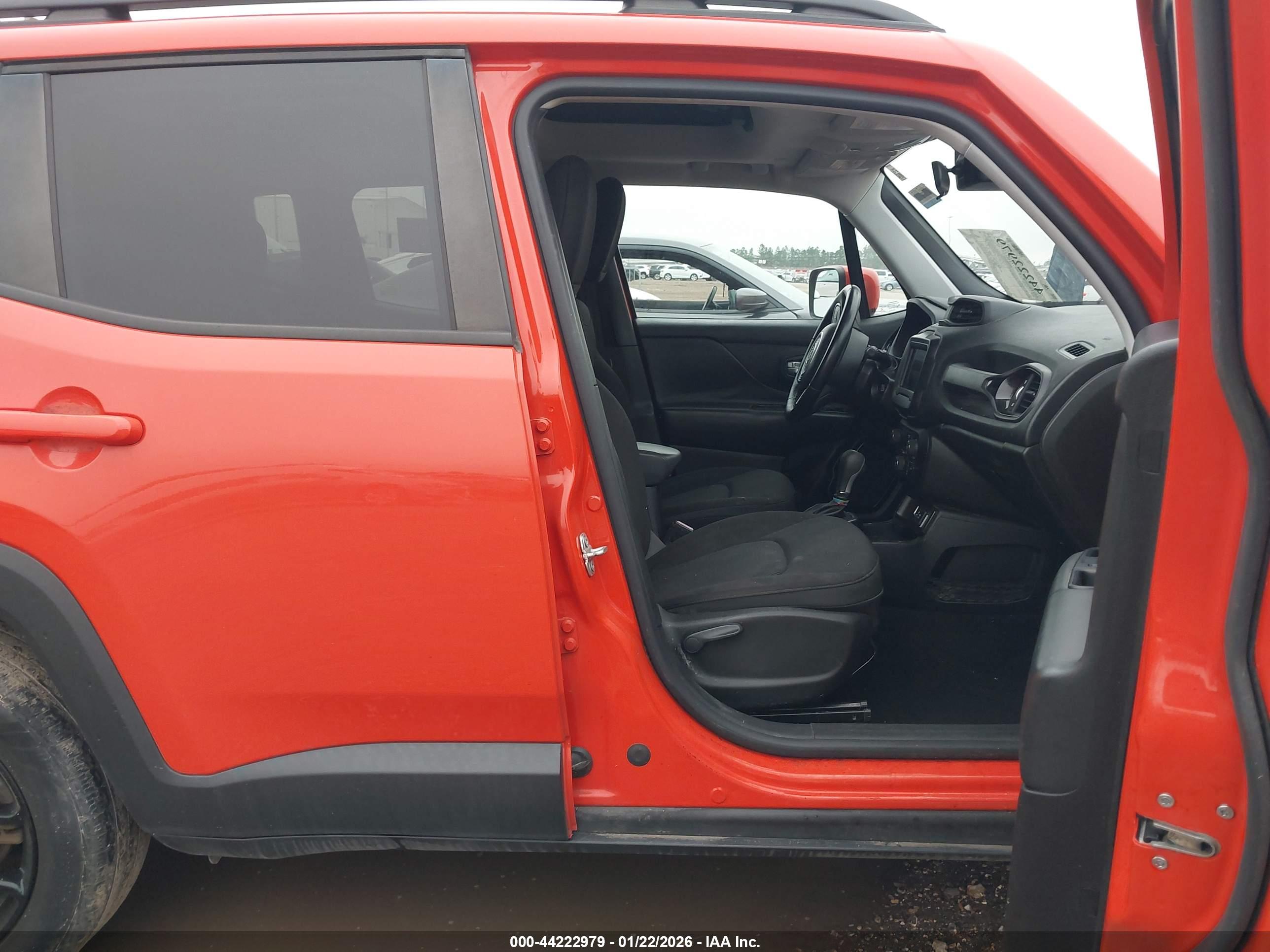 JEEP RENEGADE image 5