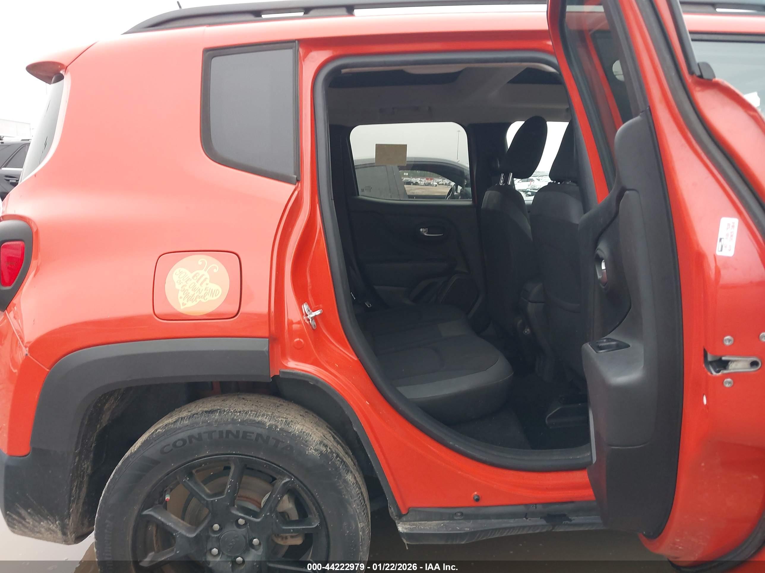 JEEP RENEGADE image 8