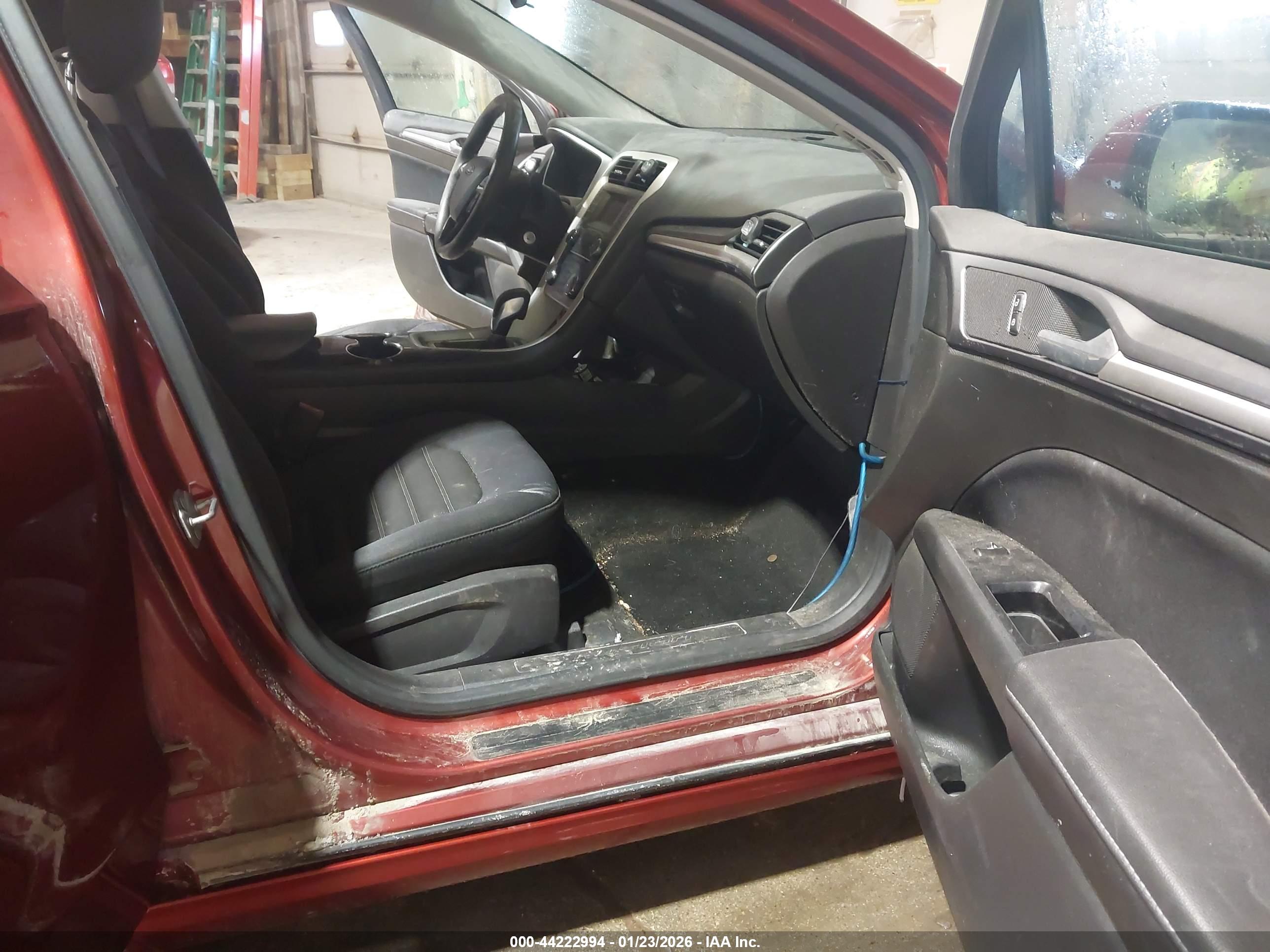 FORD FUSION image 5