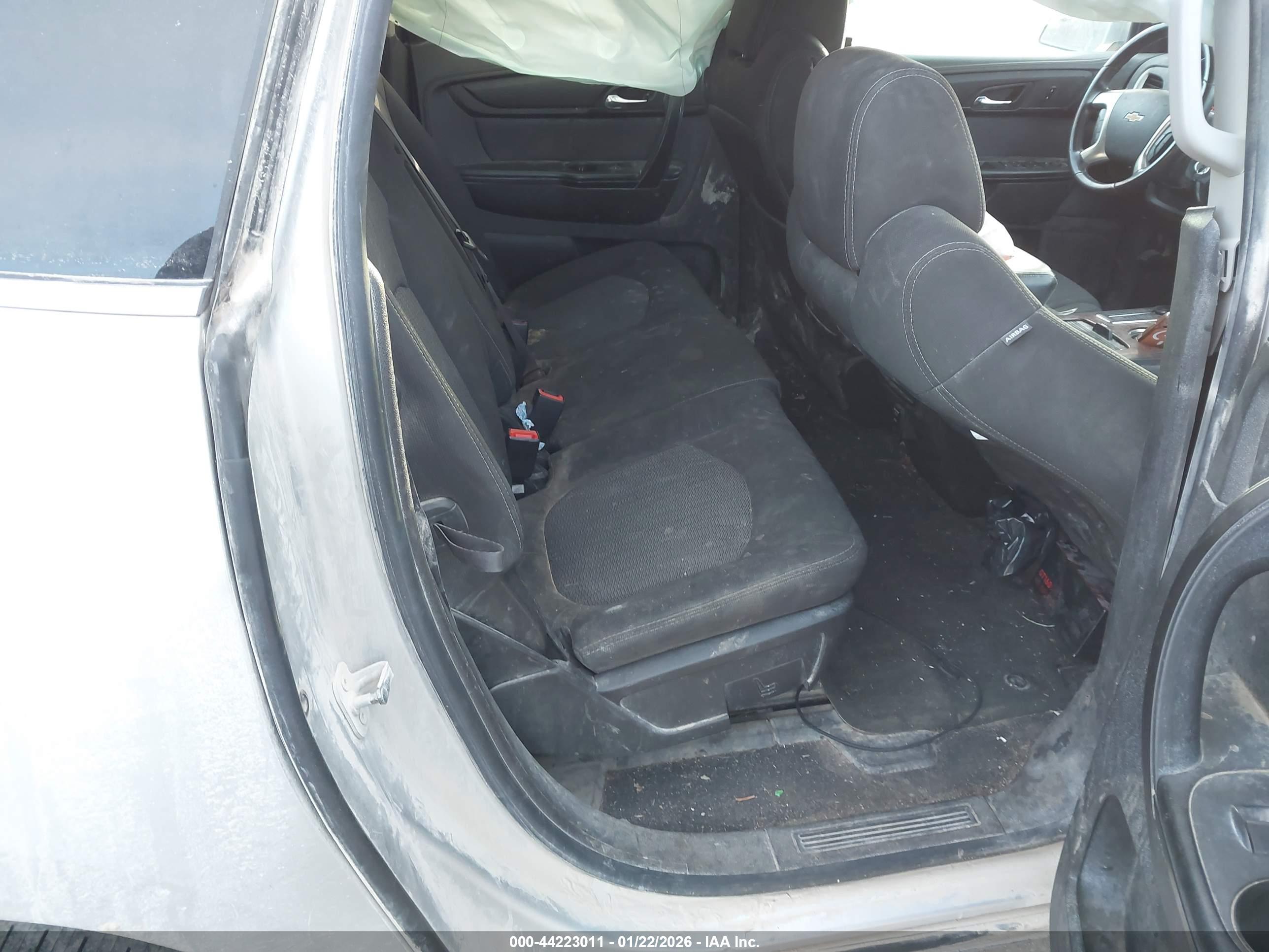 CHEVROLET TRAVERSE image 8