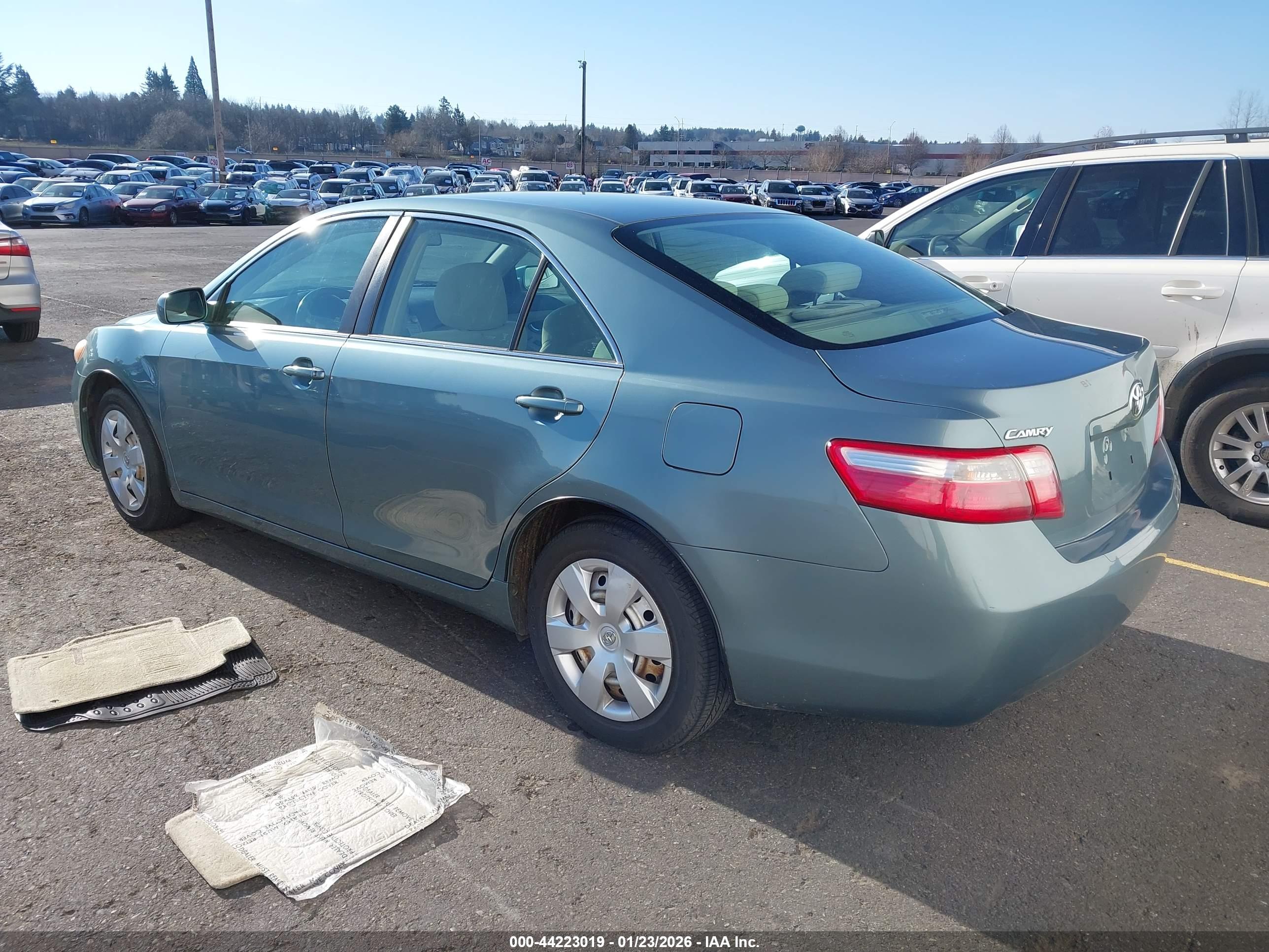 TOYOTA CAMRY image 3