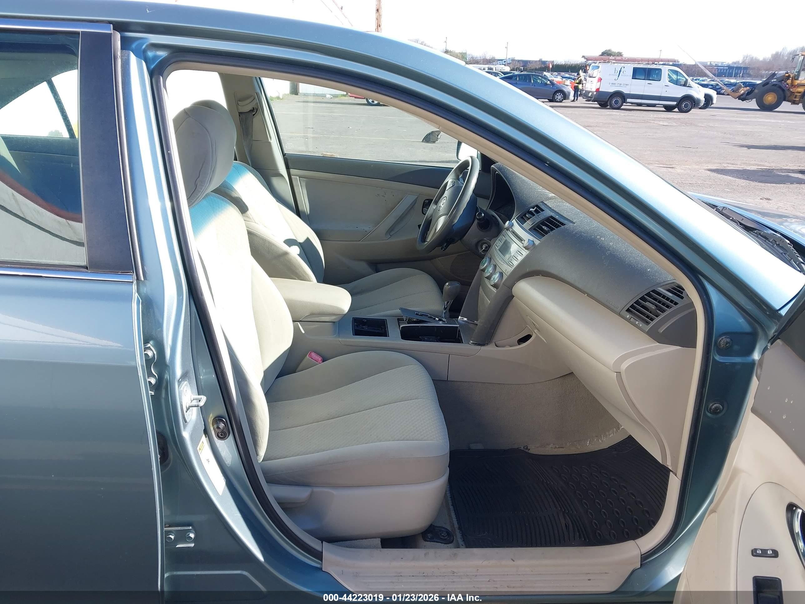 TOYOTA CAMRY image 5