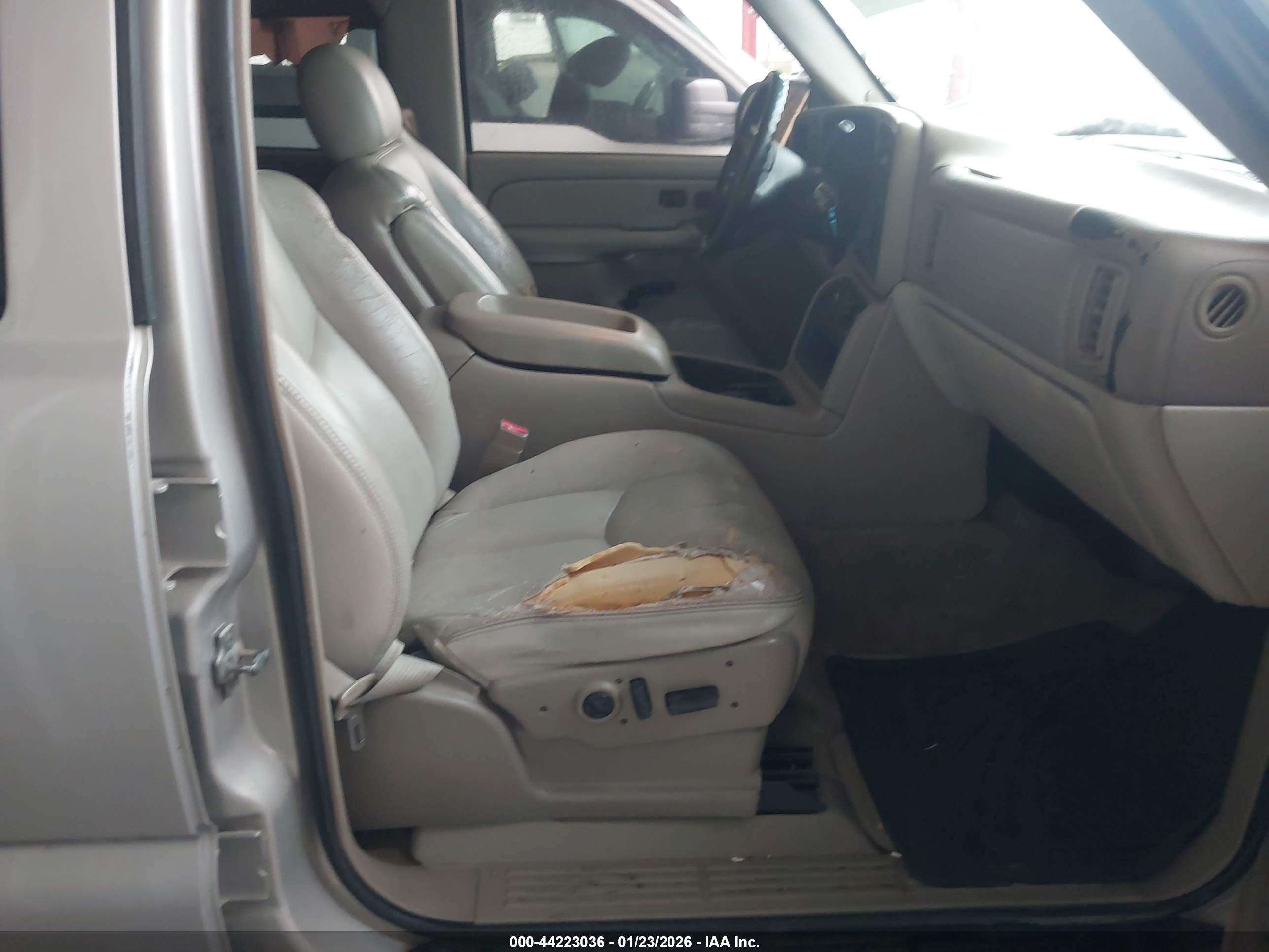 CHEVROLET TAHOE image 5
