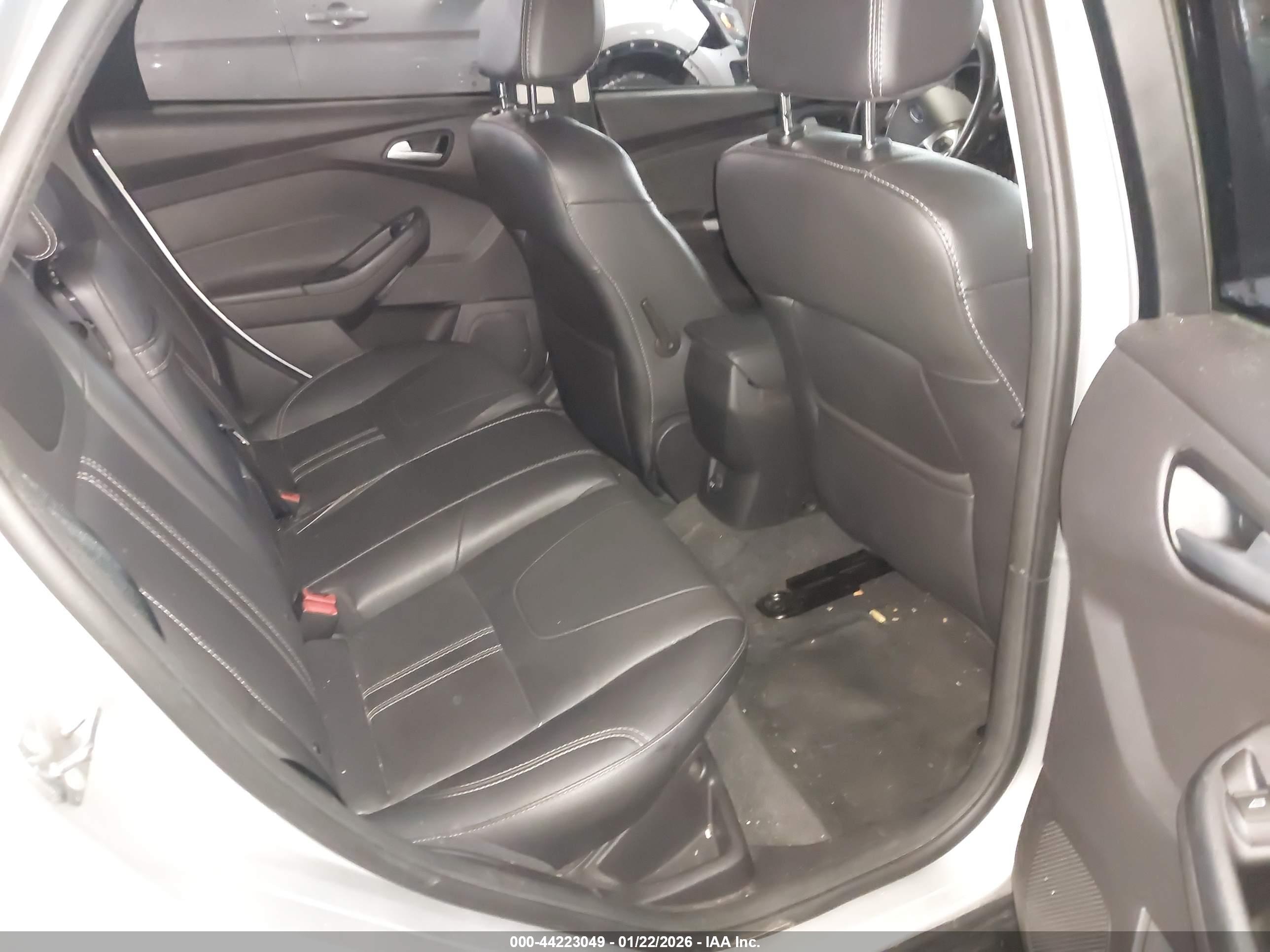 FORD FOCUS image 8